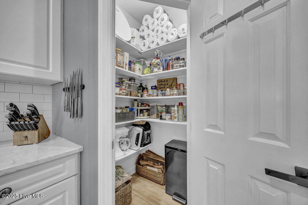 100545962 | Photo 12