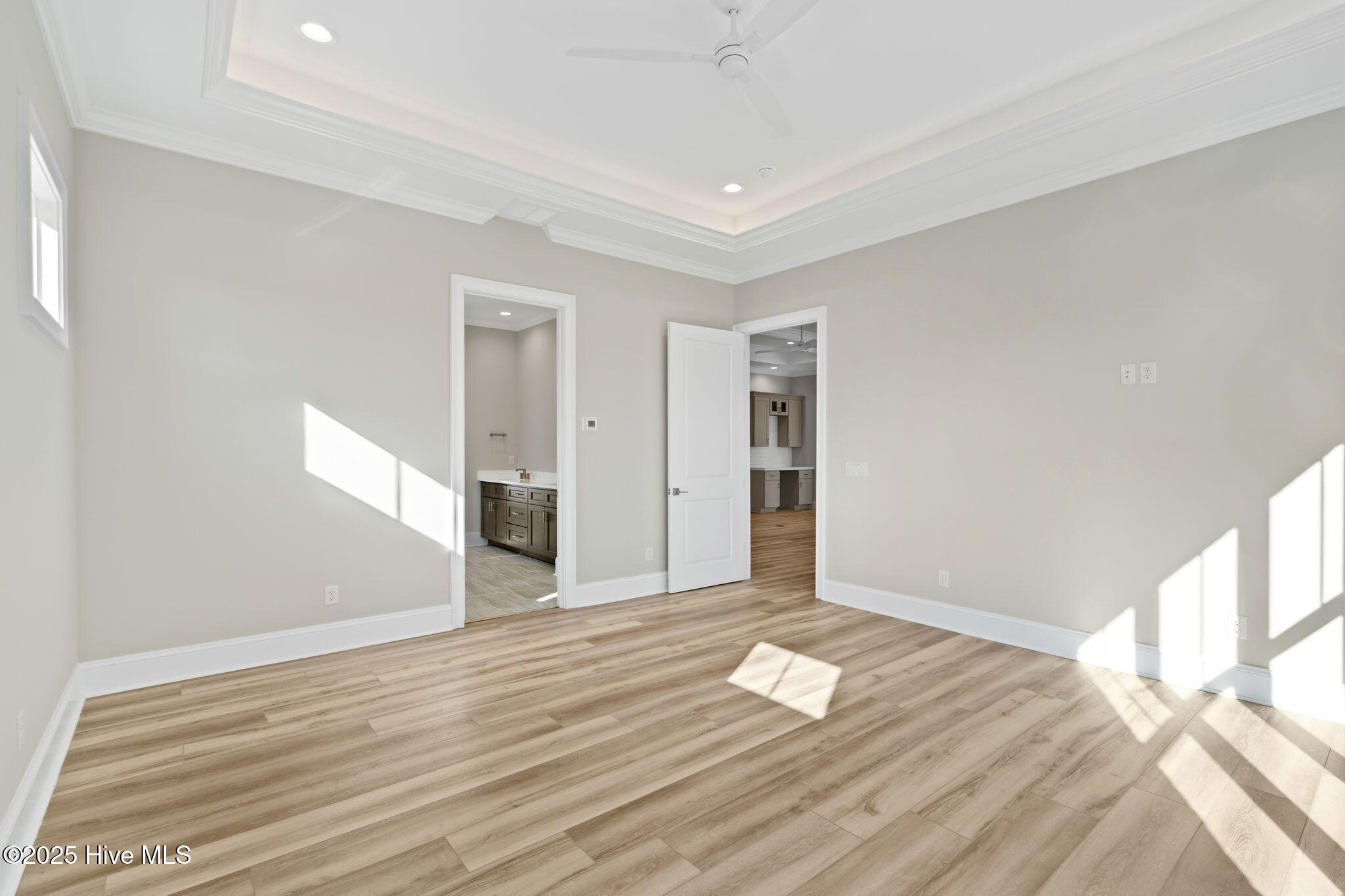 100525114 | Photo 28