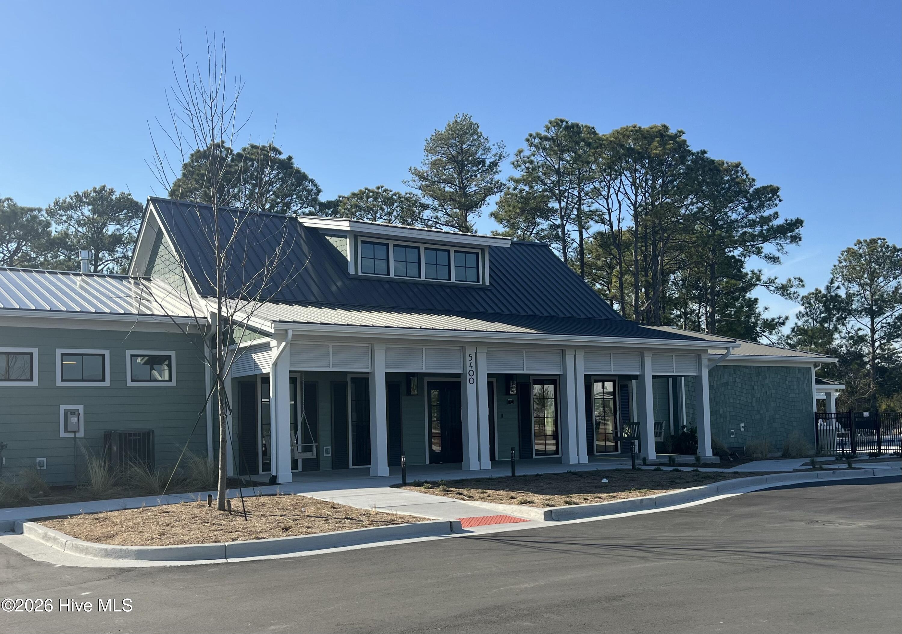 100554120 | Photo 72