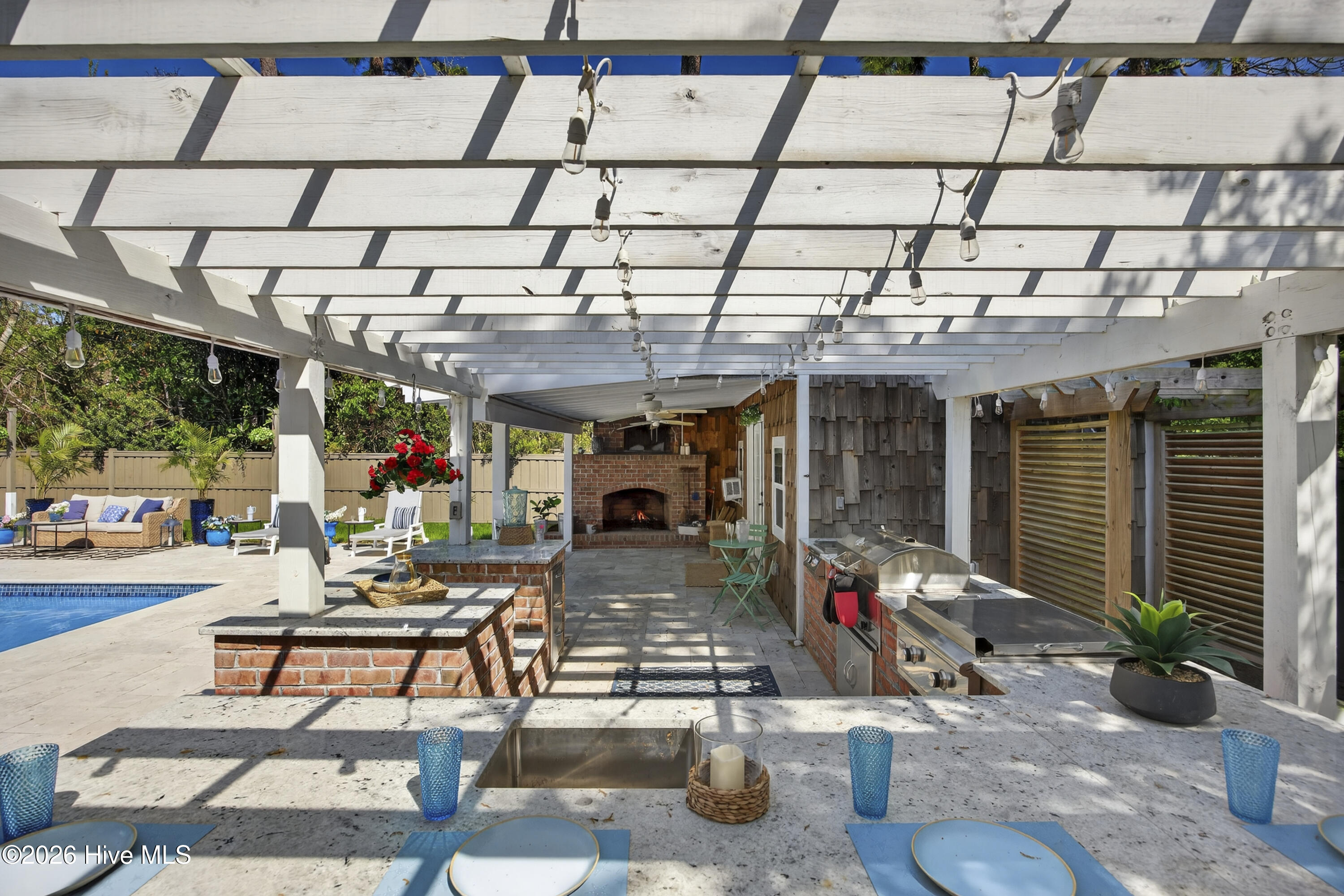 100564665 | Photo 41