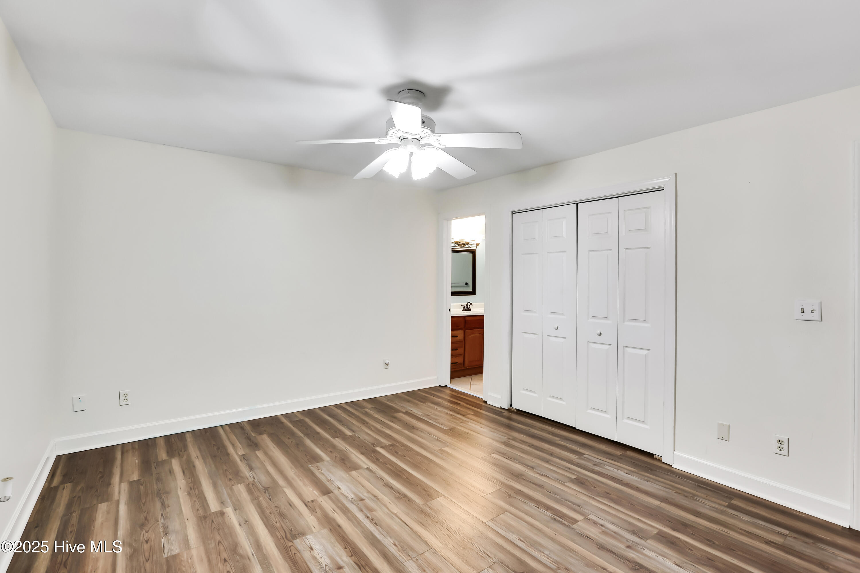 100543025 | Photo 33