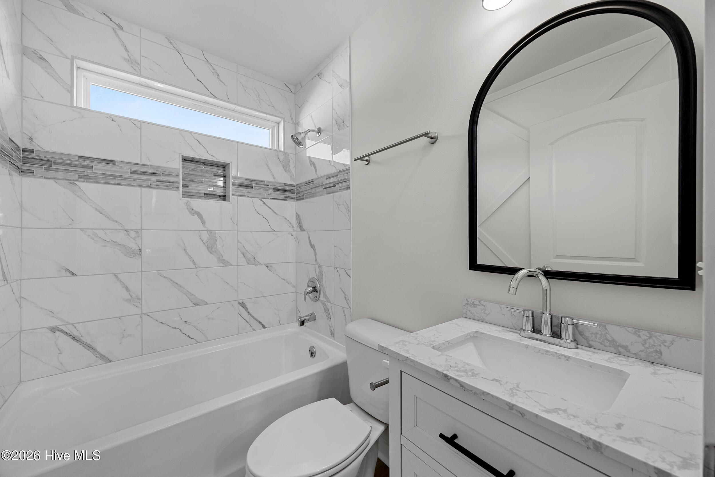 100561415 | Photo 17