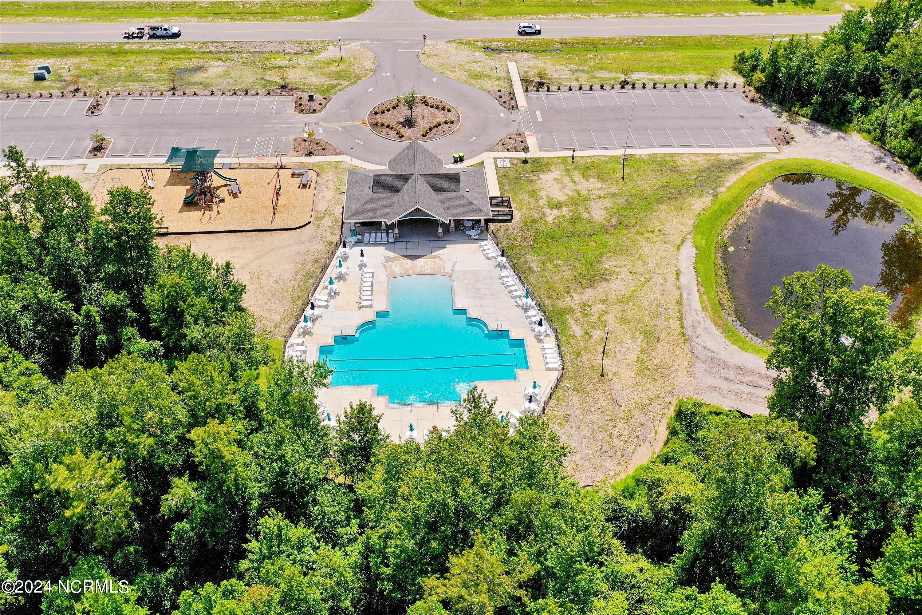 100564968 | Photo 44