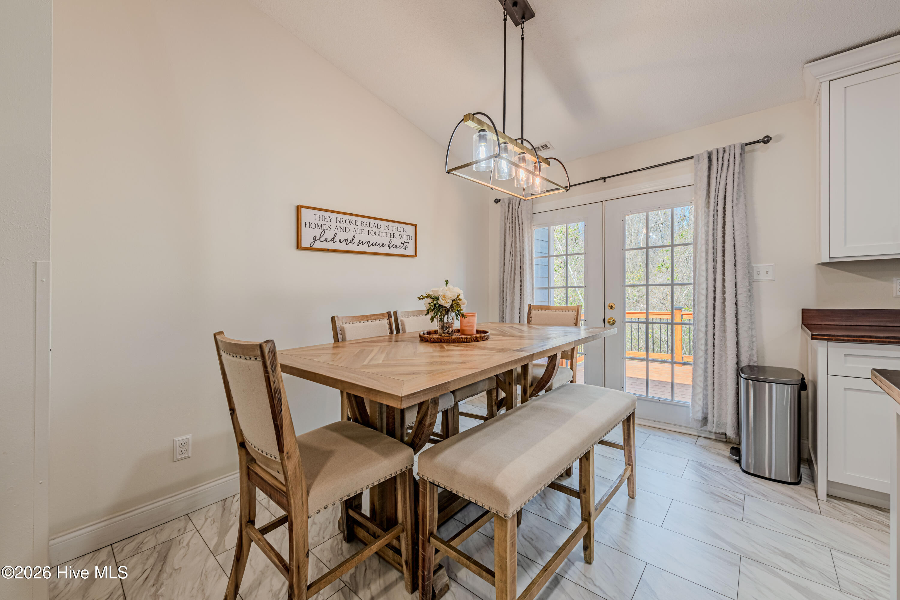 100564633 | Photo 38