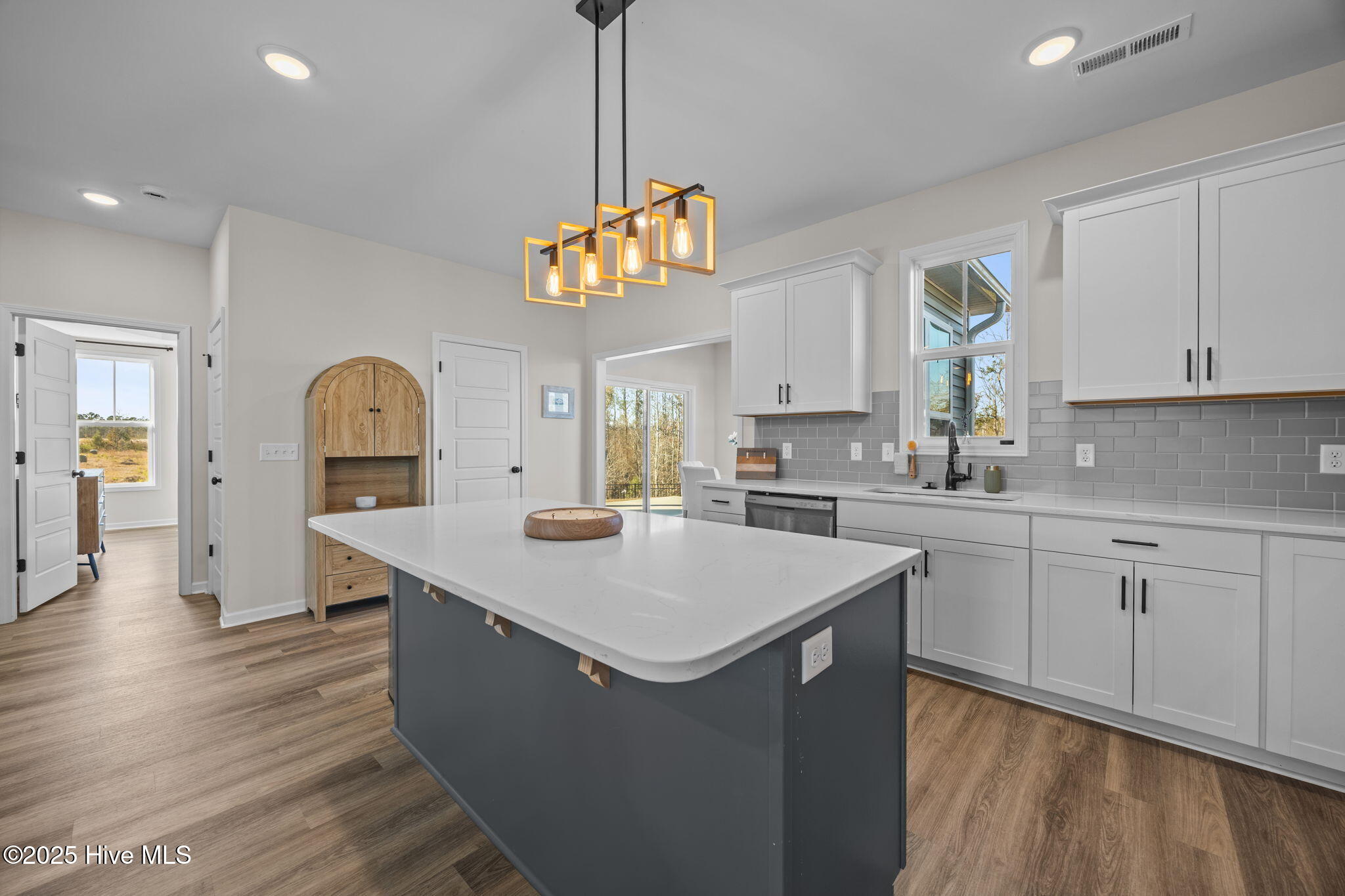 100545459 | Photo 12