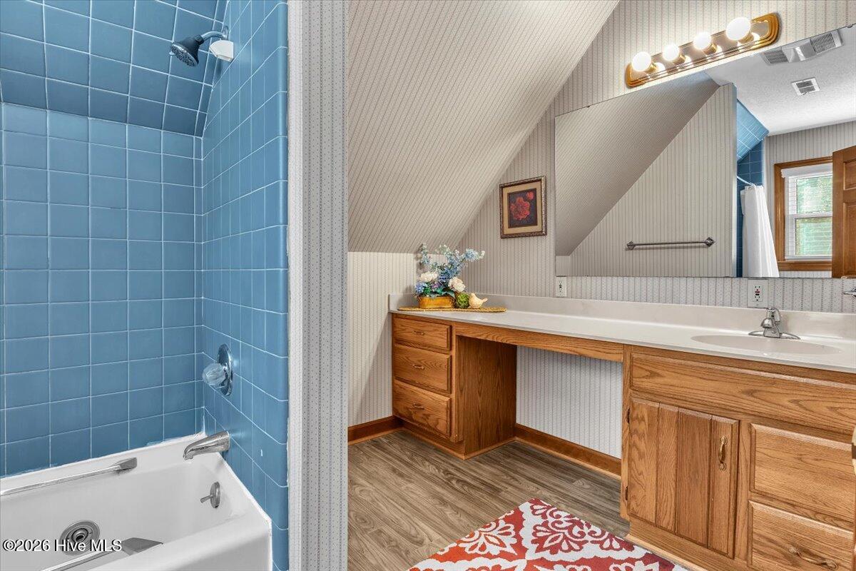 100565591 | Photo 55