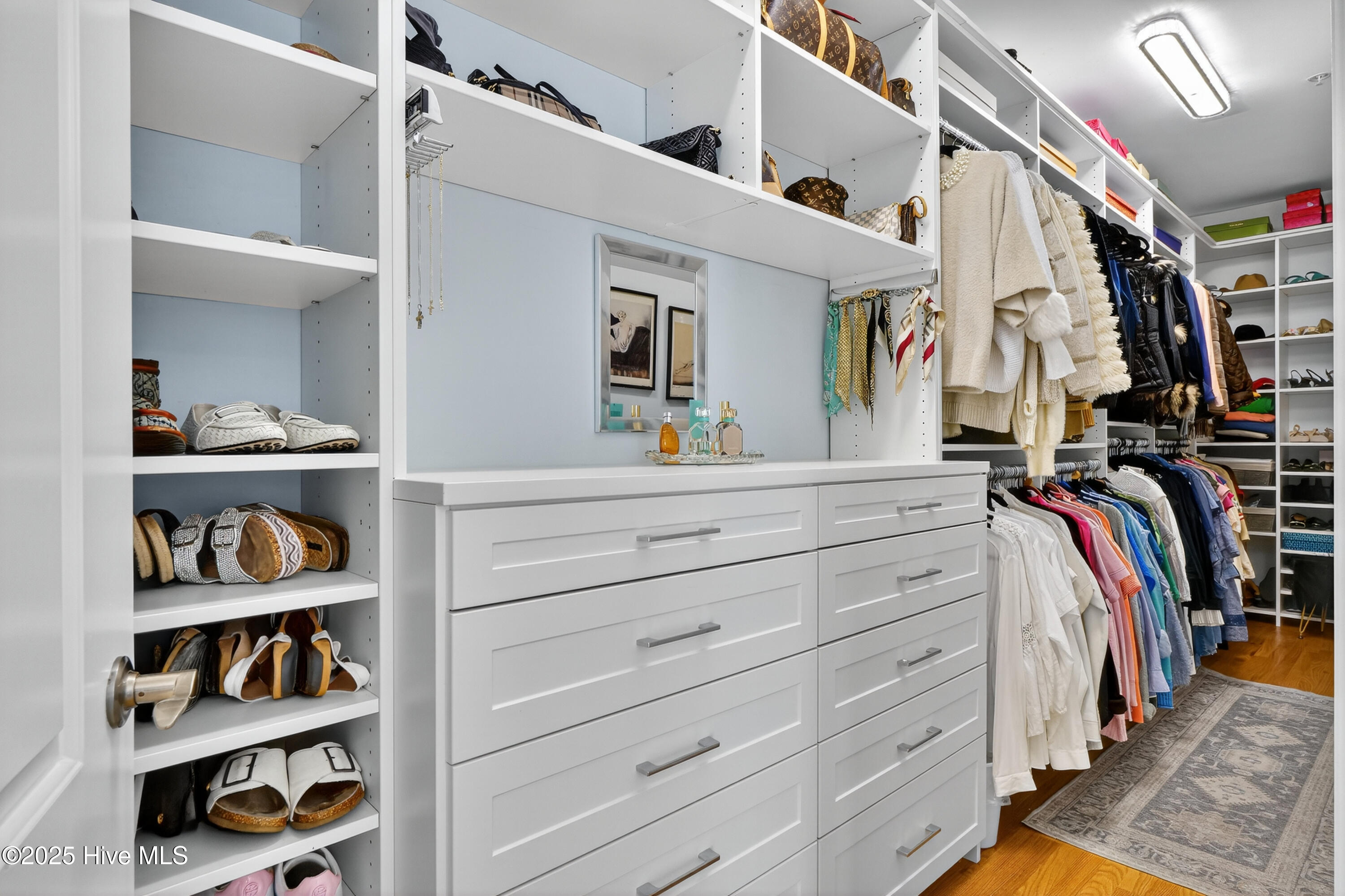 100524074 | Photo 32