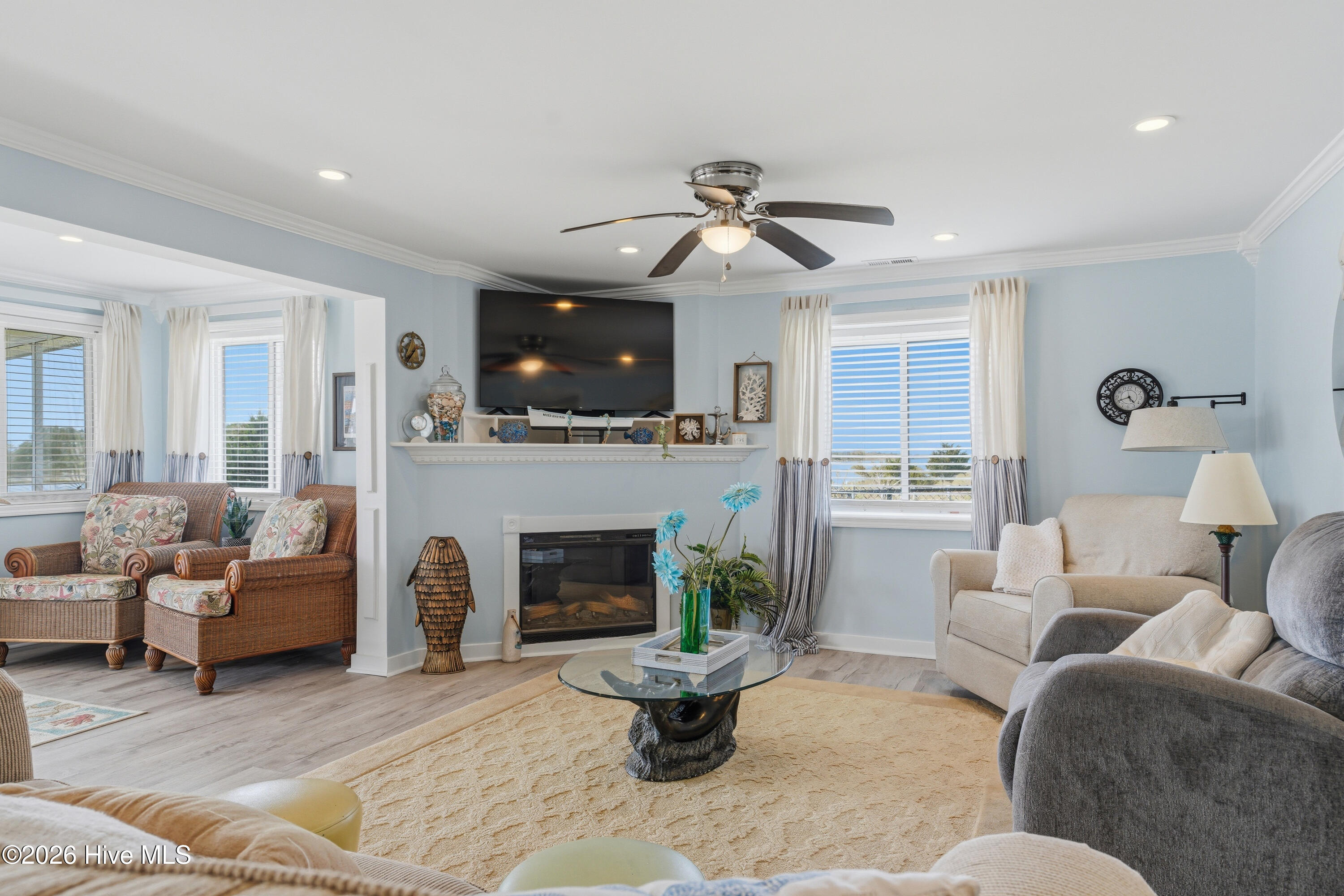 100564102 | Photo 40