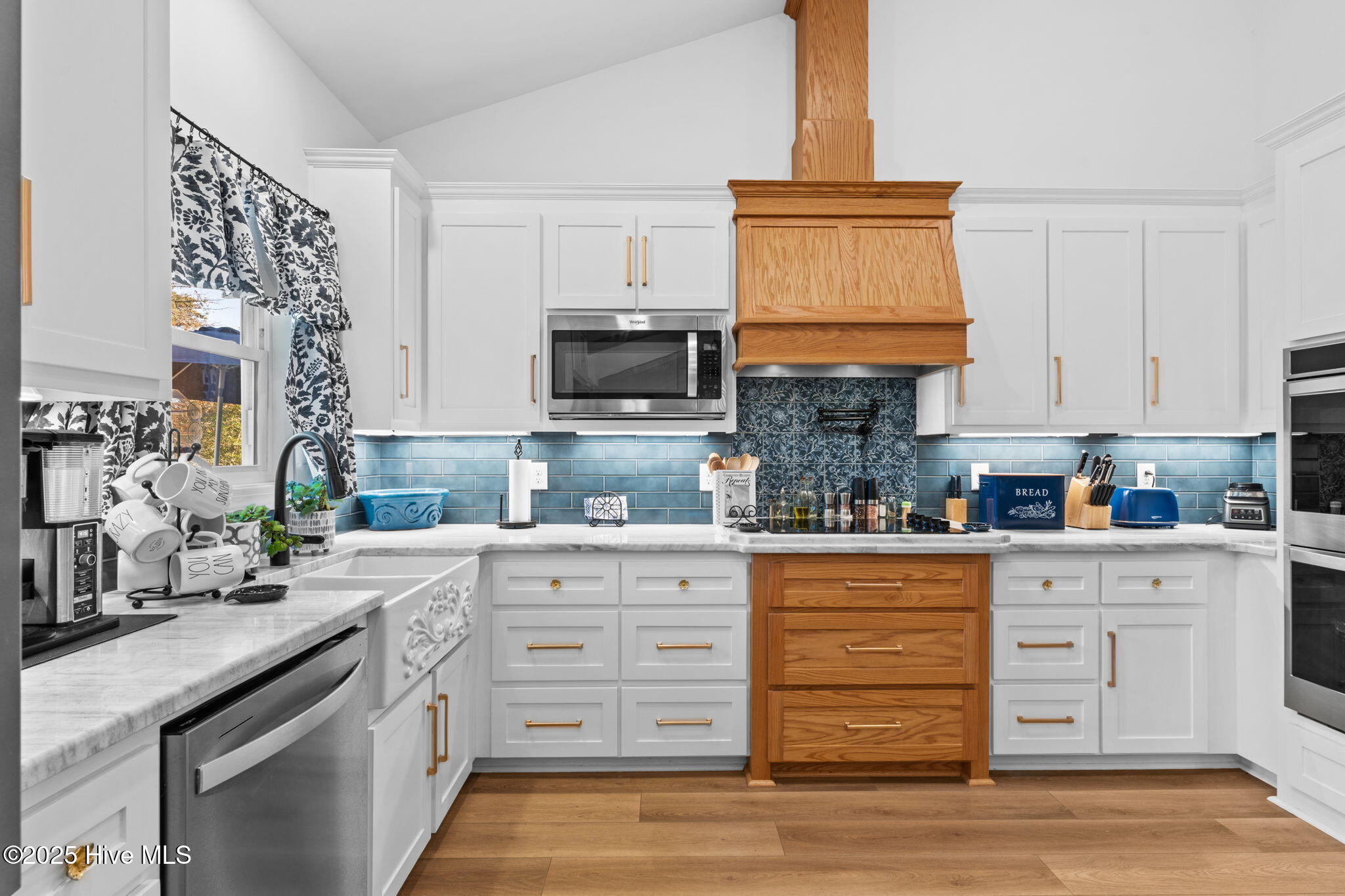 100541754 | Photo 18