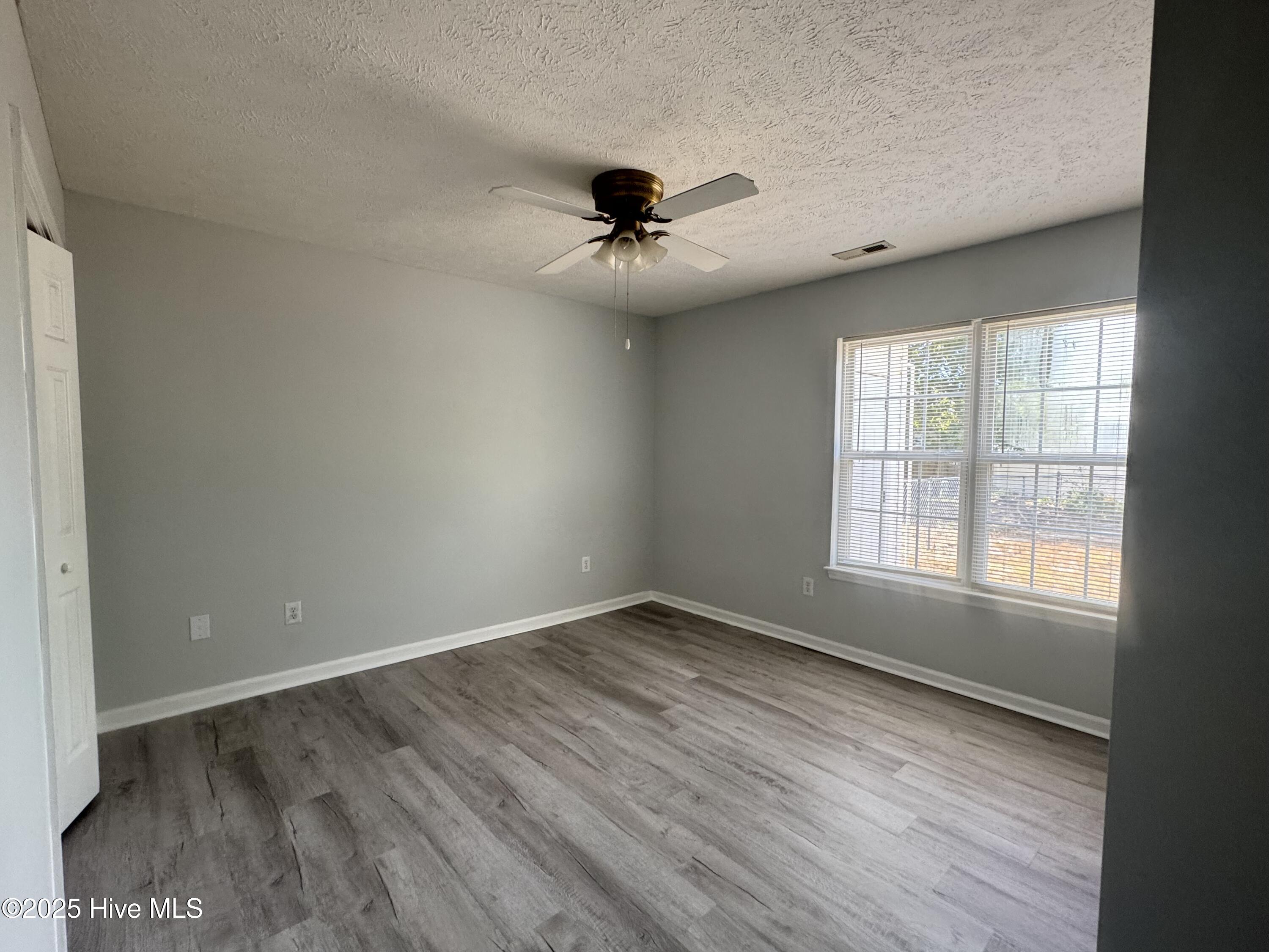 100534845 | Photo 11