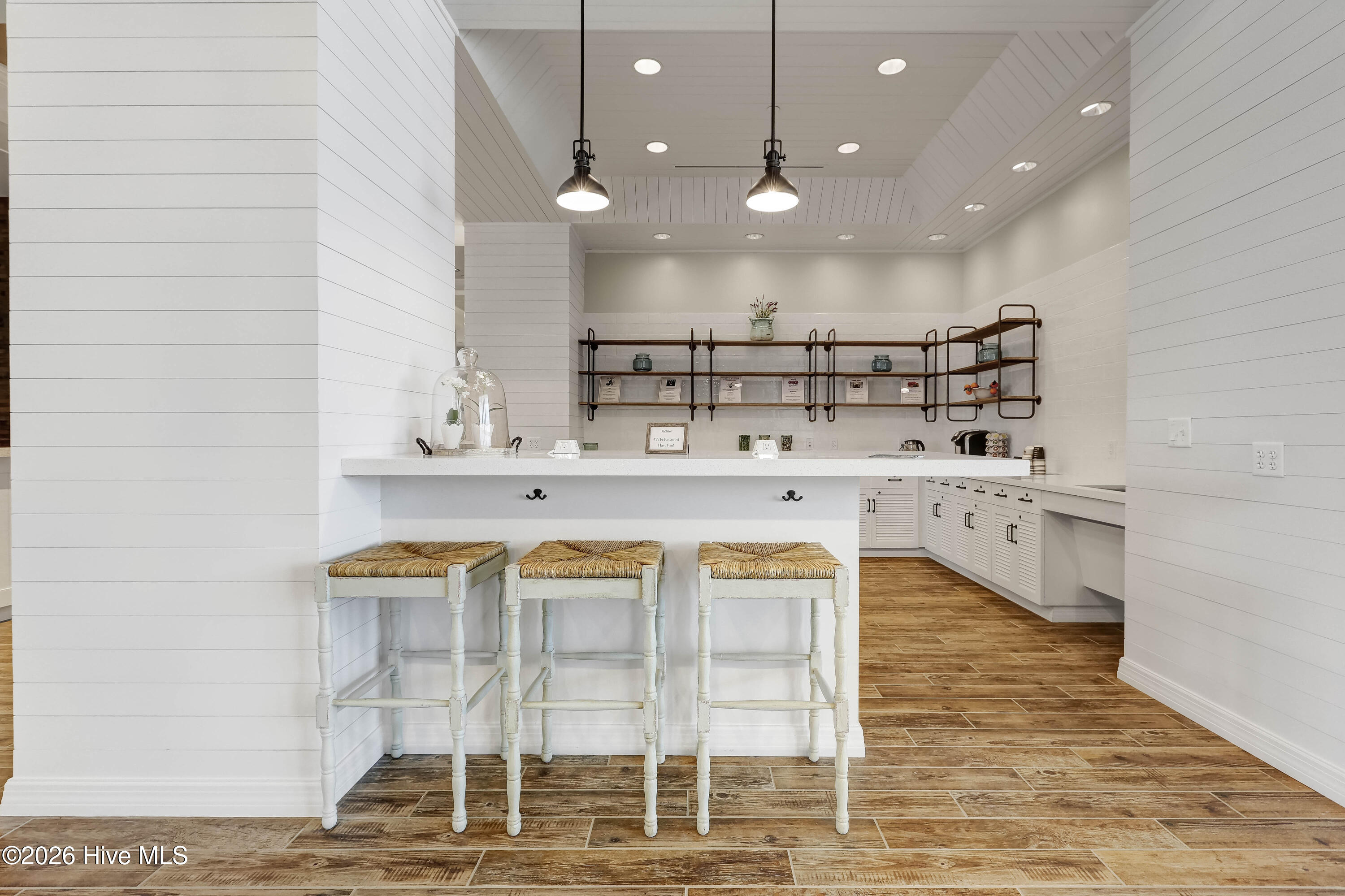 100558115 | Photo 36