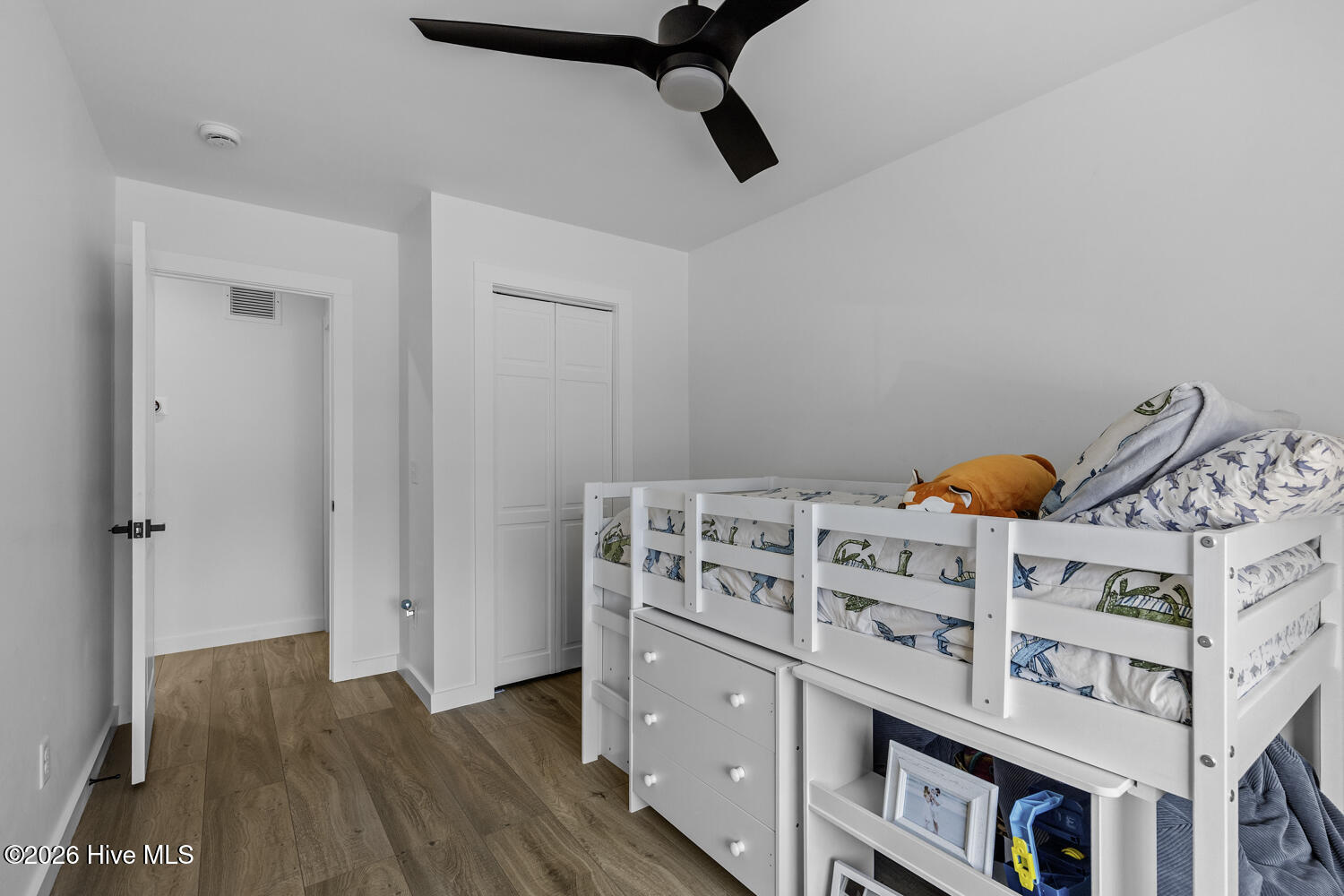 100550800 | Photo 28