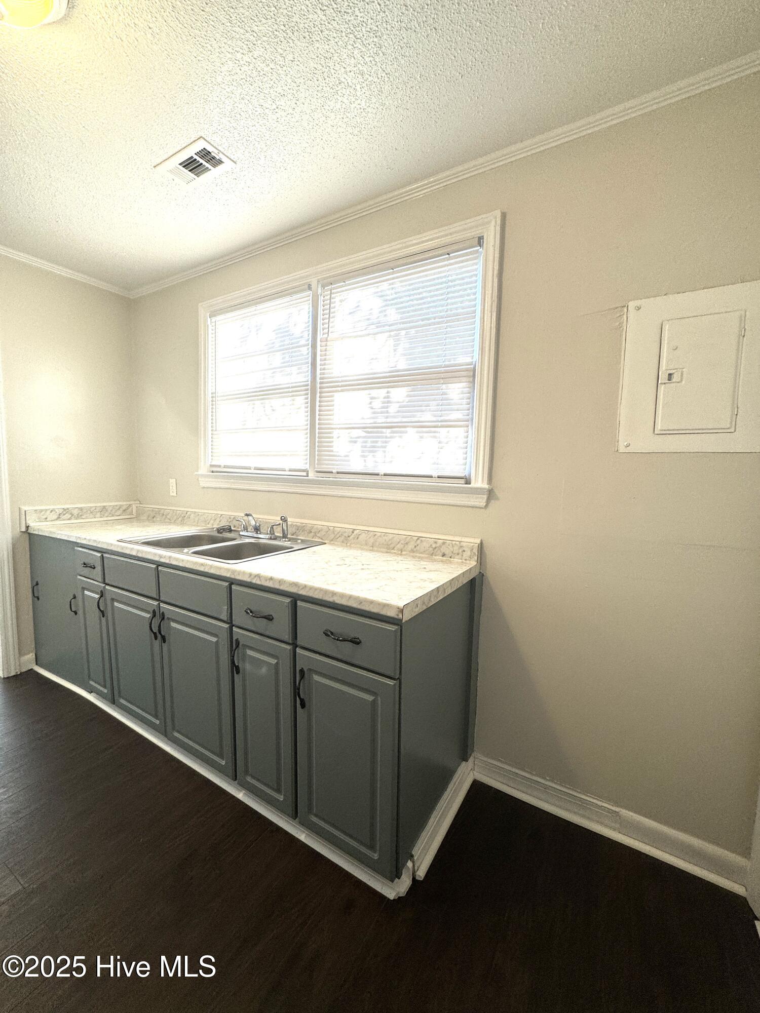 100556845 | Photo 10