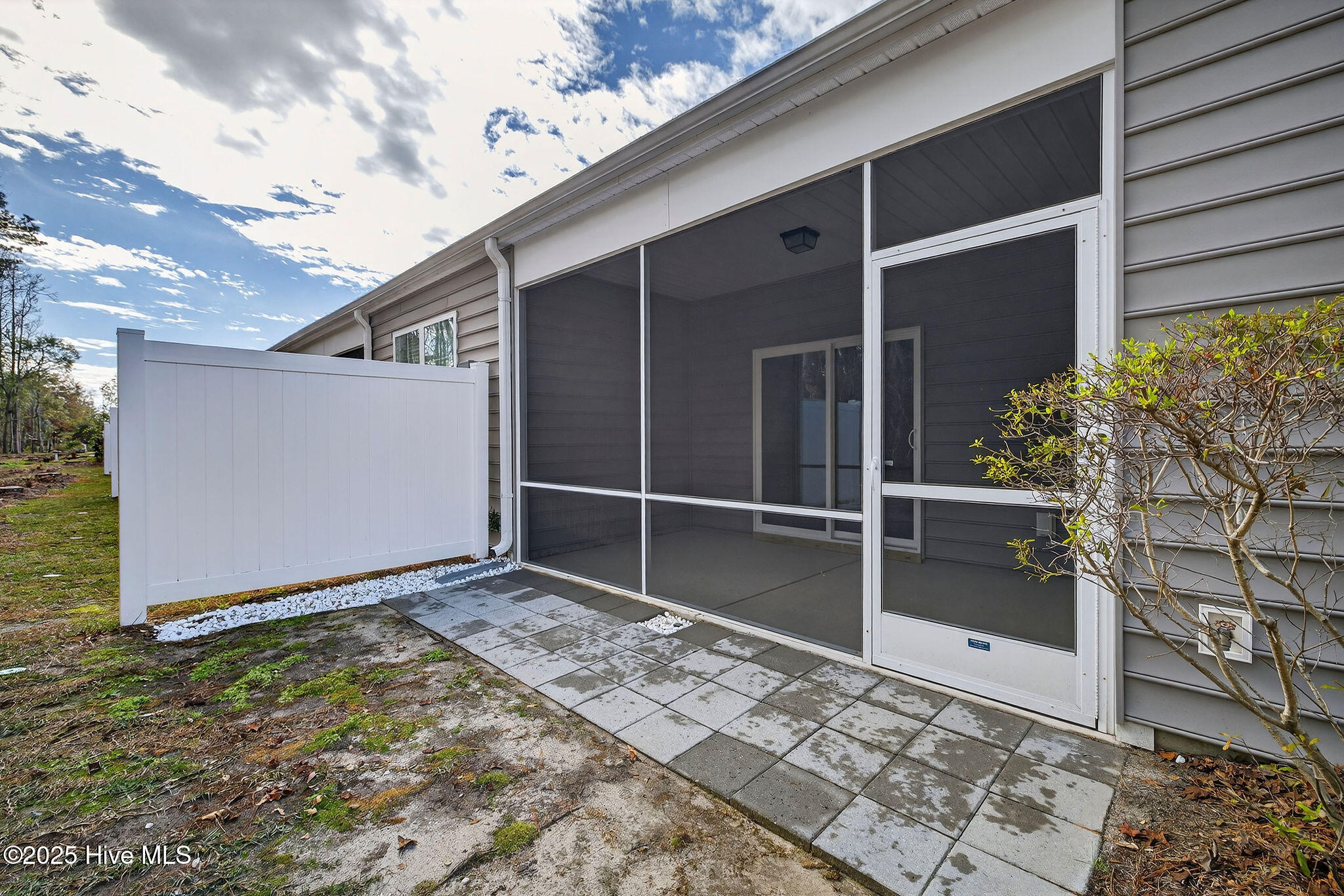 100545229 | Photo 33