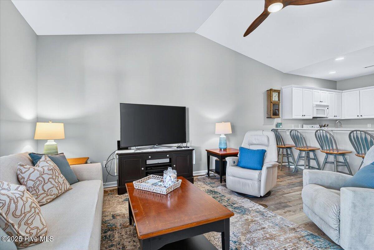 100537429 | Photo 13