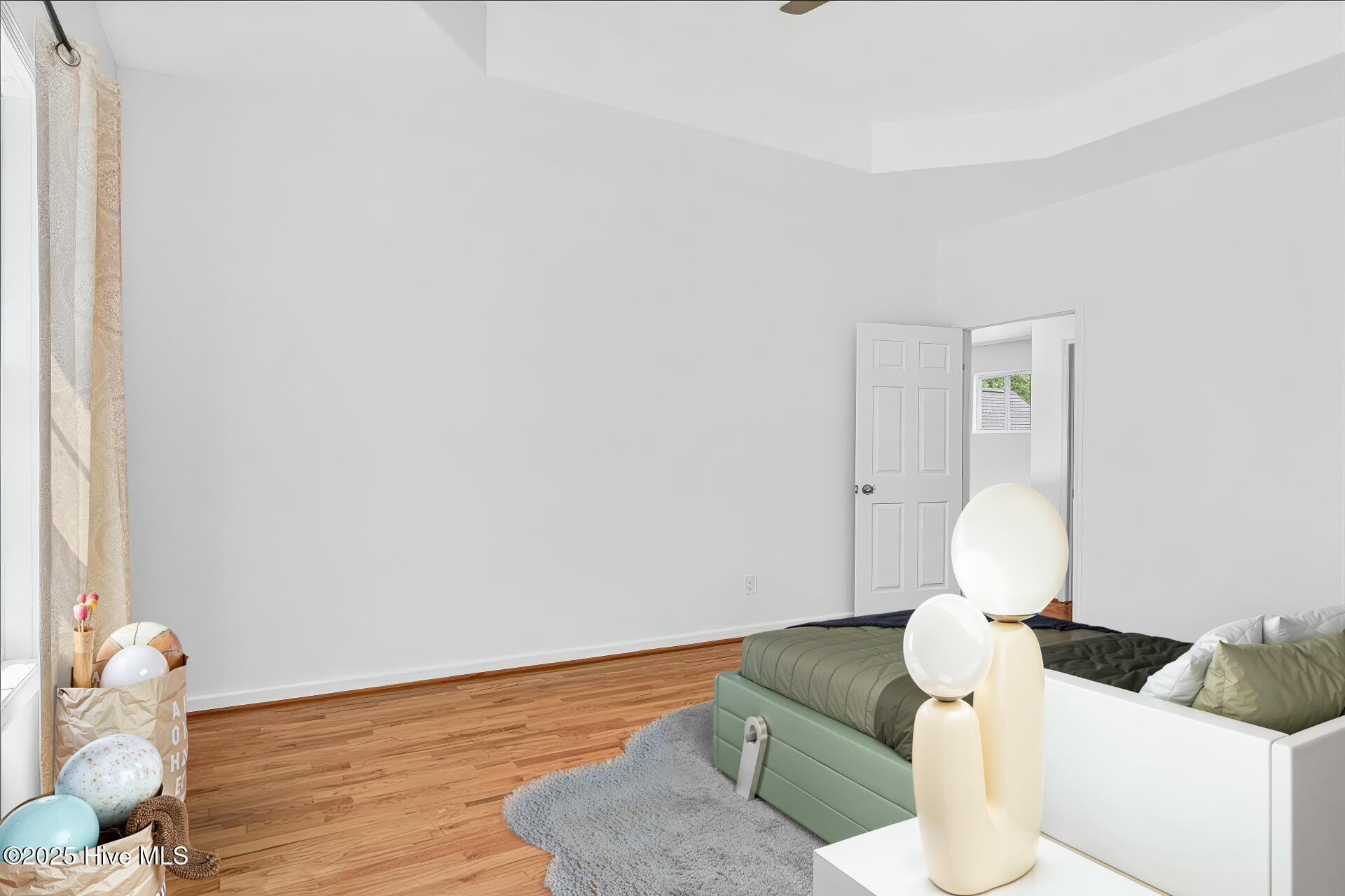 100523832 | Photo 70