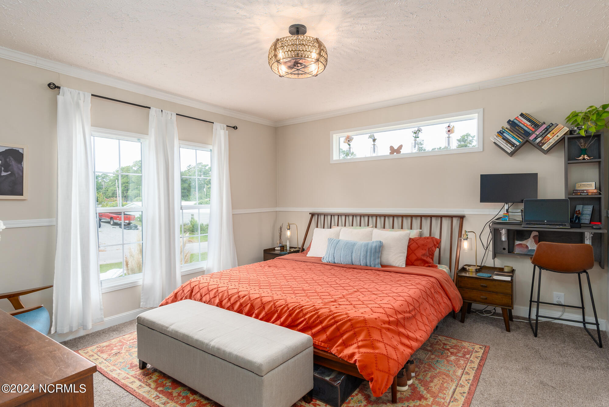 100570435 | Photo 11