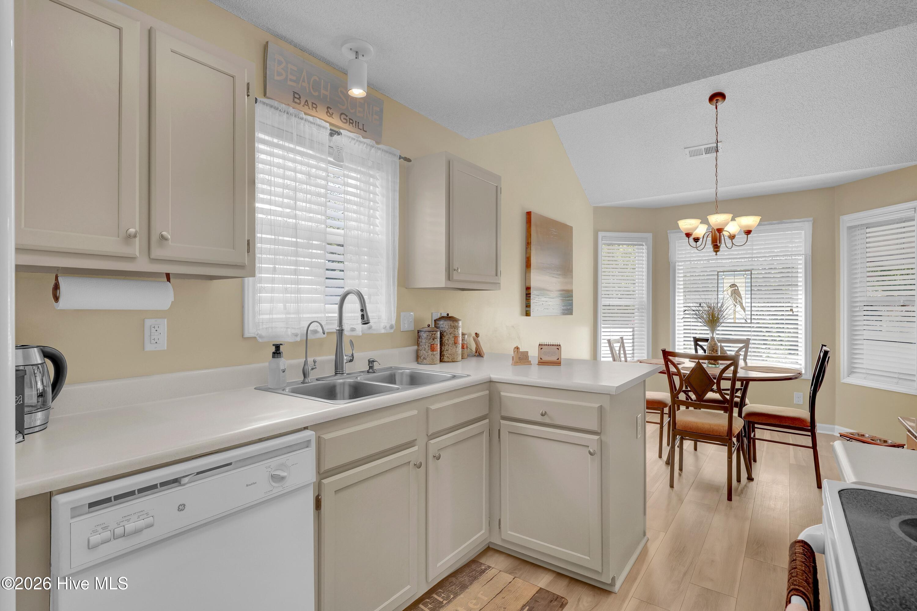 100565624 | Photo 10