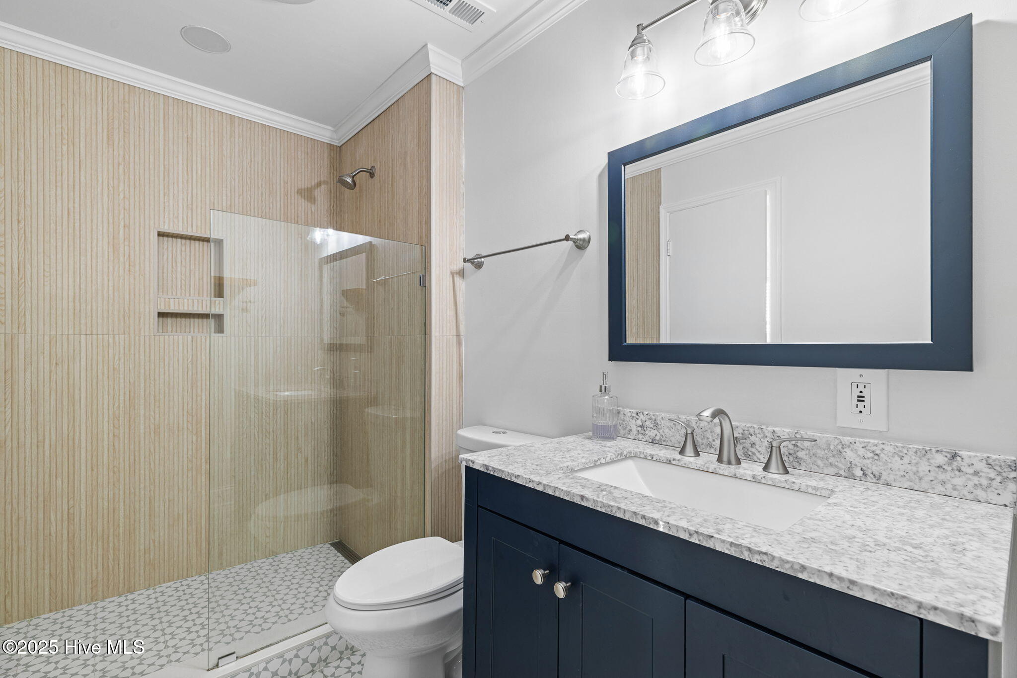 100540099 | Photo 24