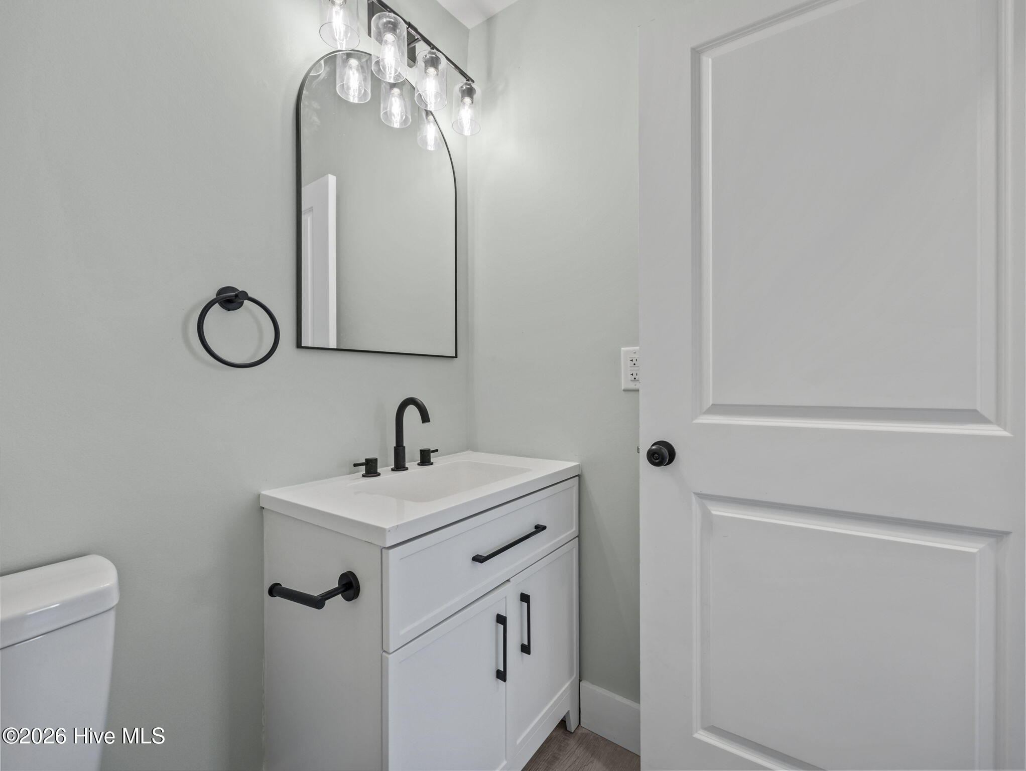 100566341 | Photo 36