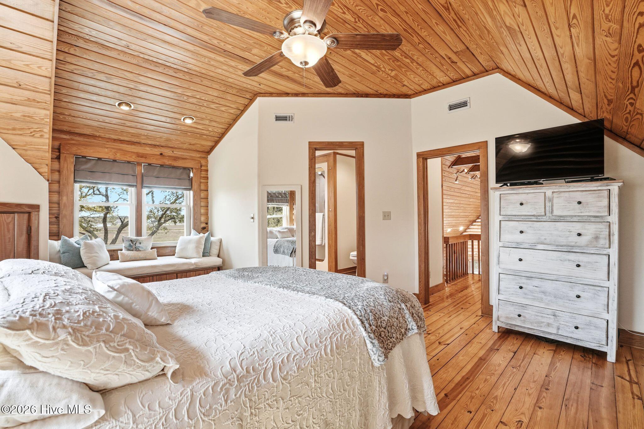 100565055 | Photo 44