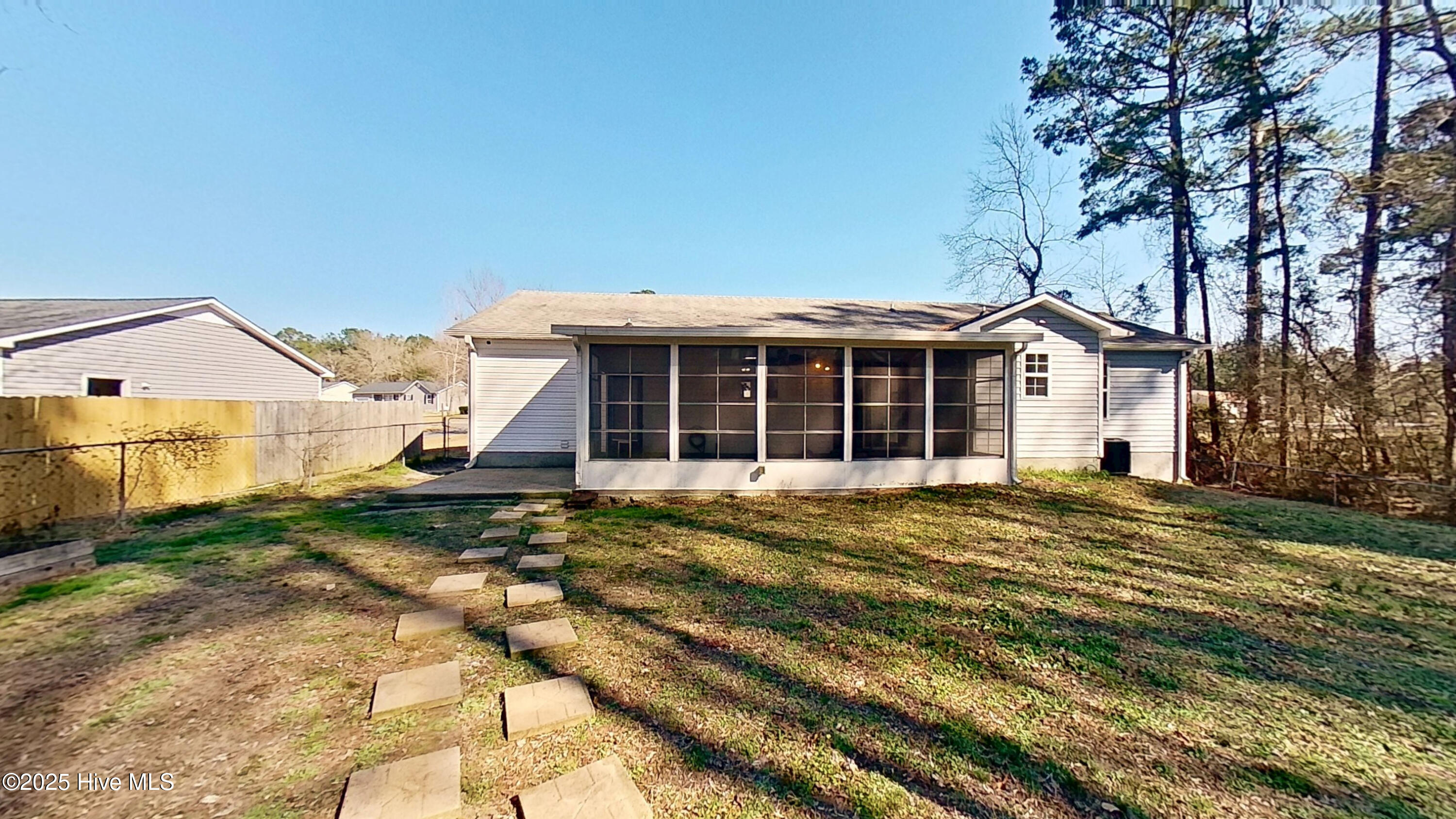 100550449 | Photo 19