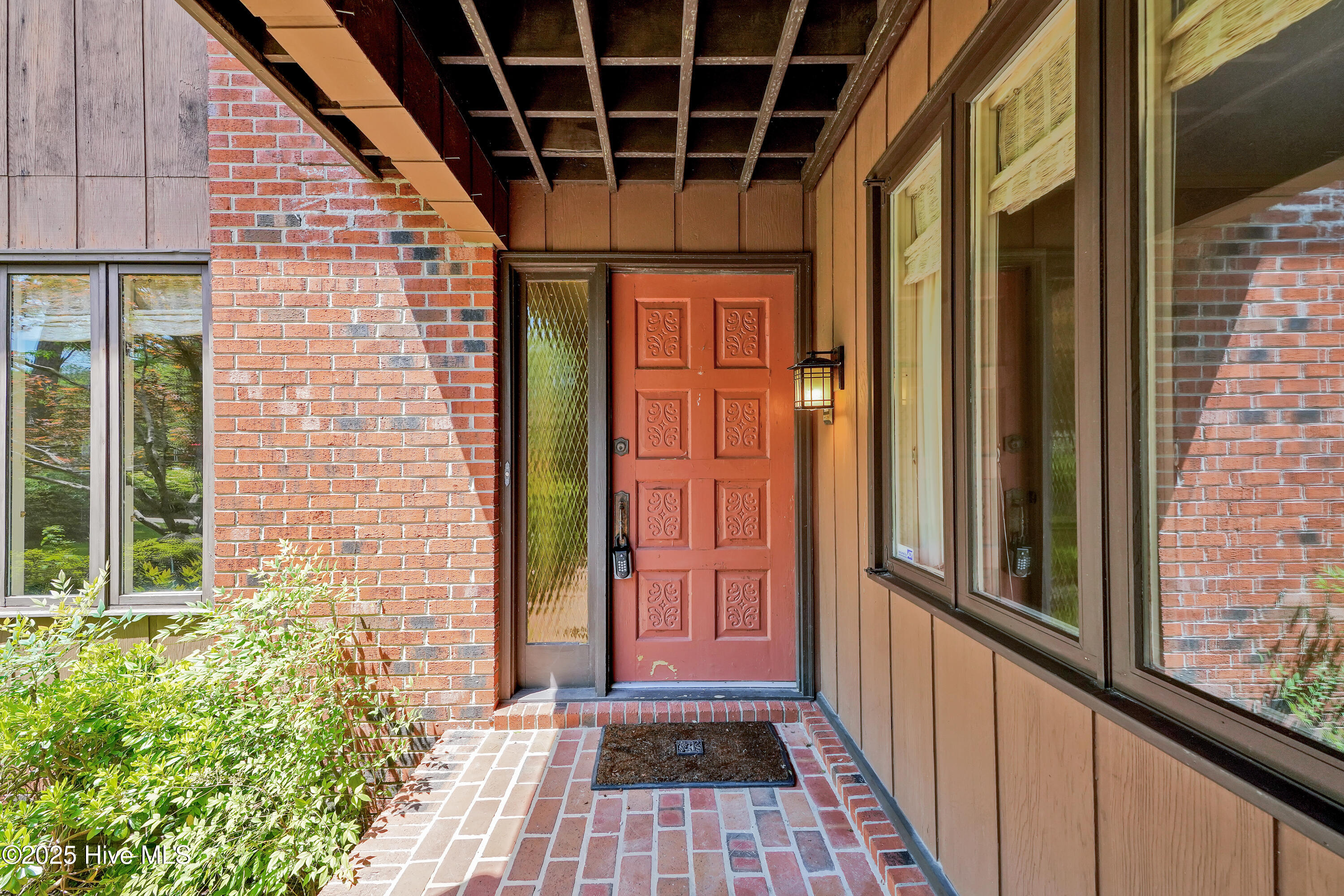 906RobertELeeDrive-5