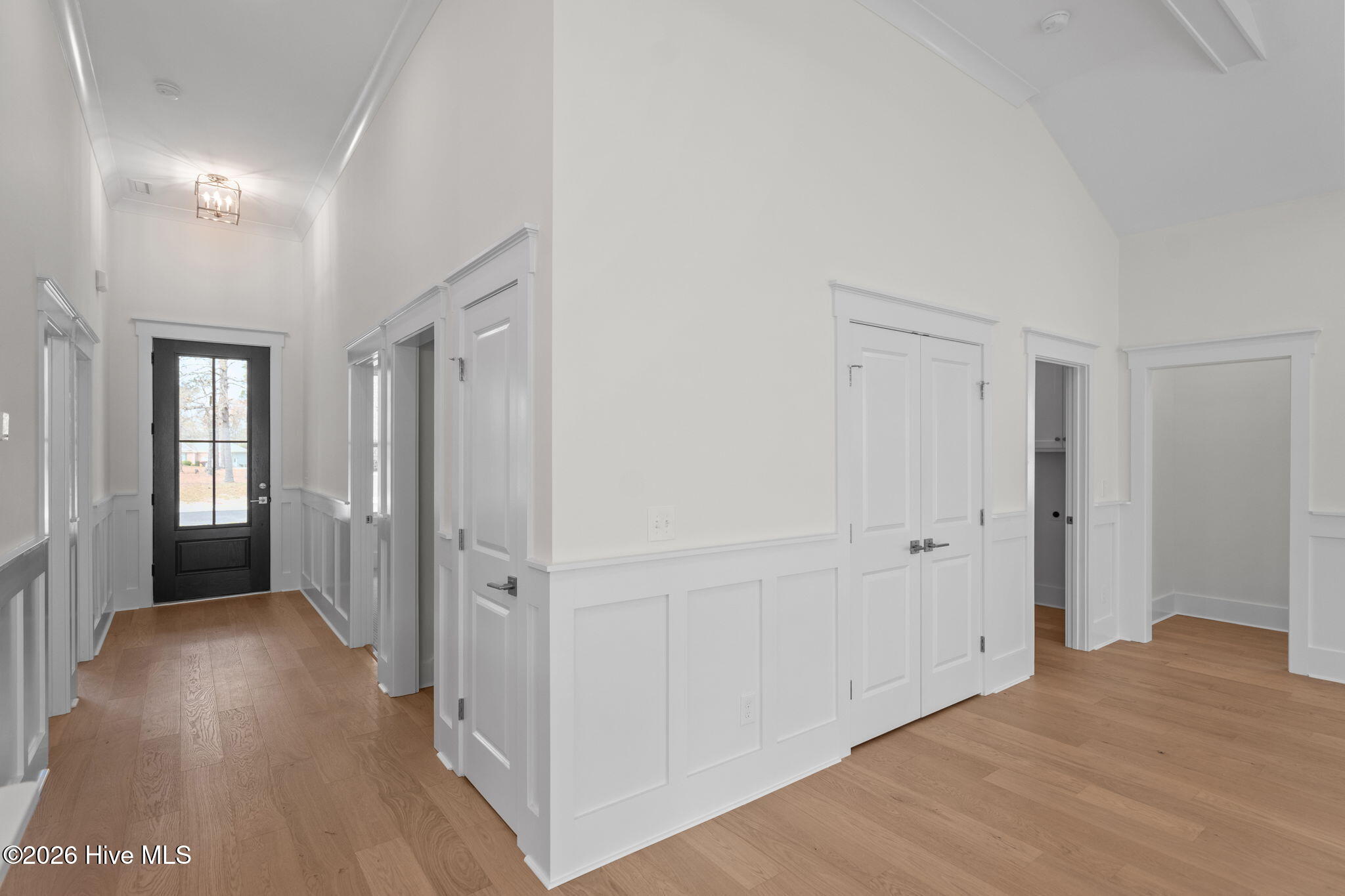 100564370 | Photo 22