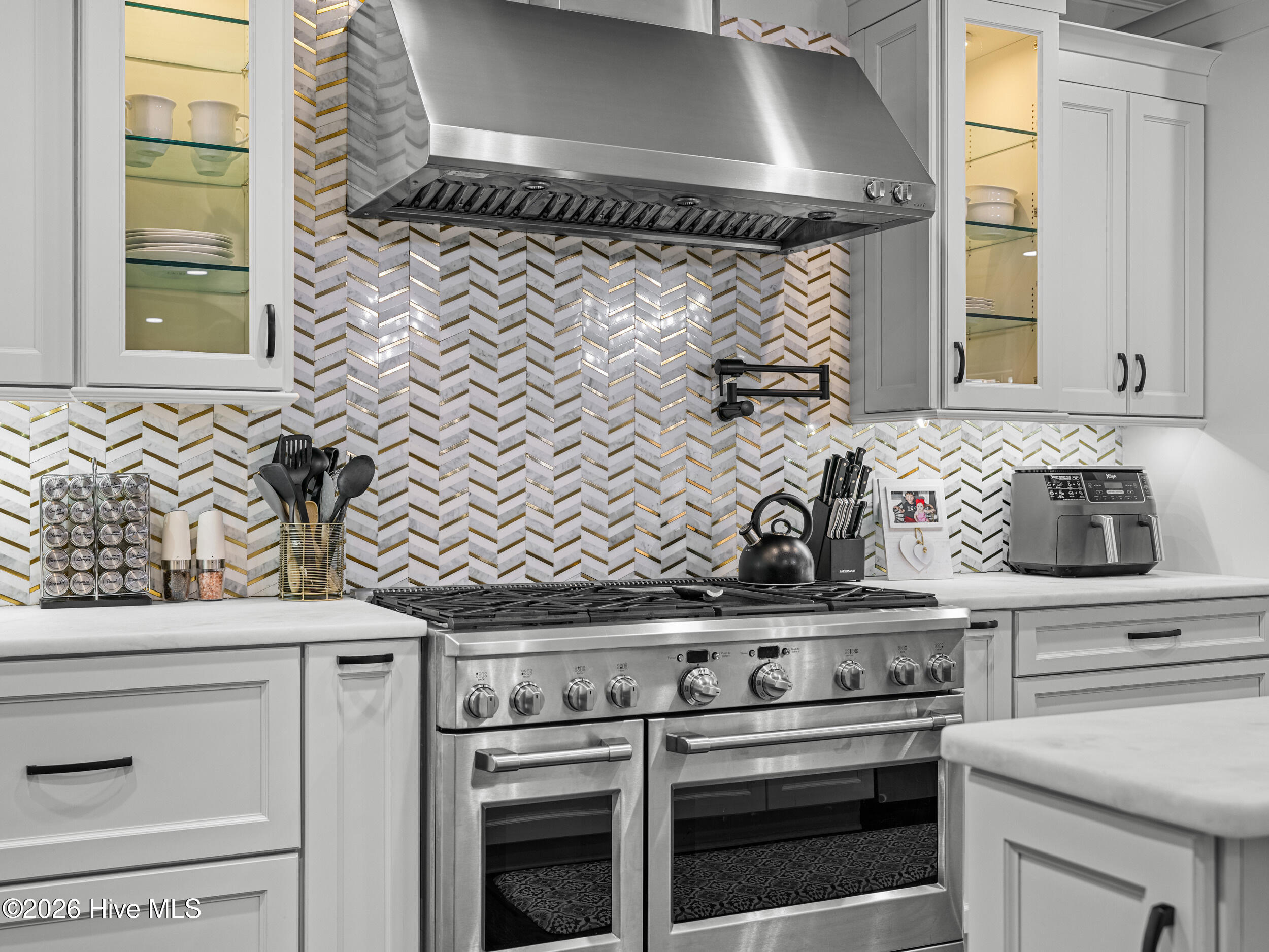 100557590 | Photo 28