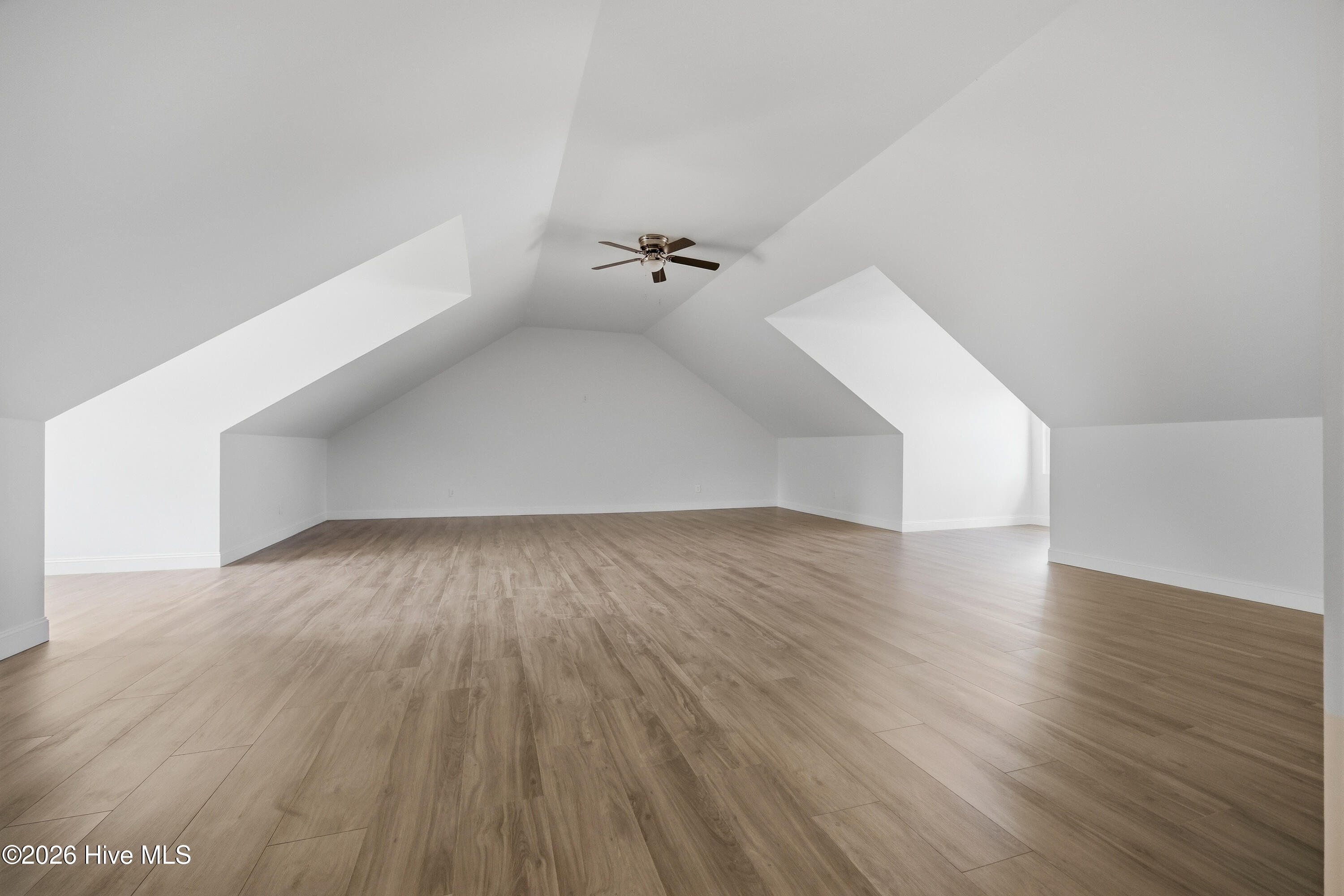 100569941 | Photo 52