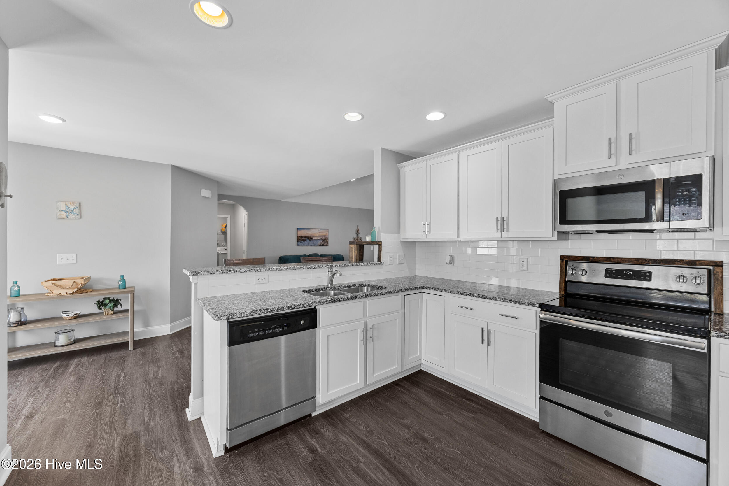 100551630 | Photo 10