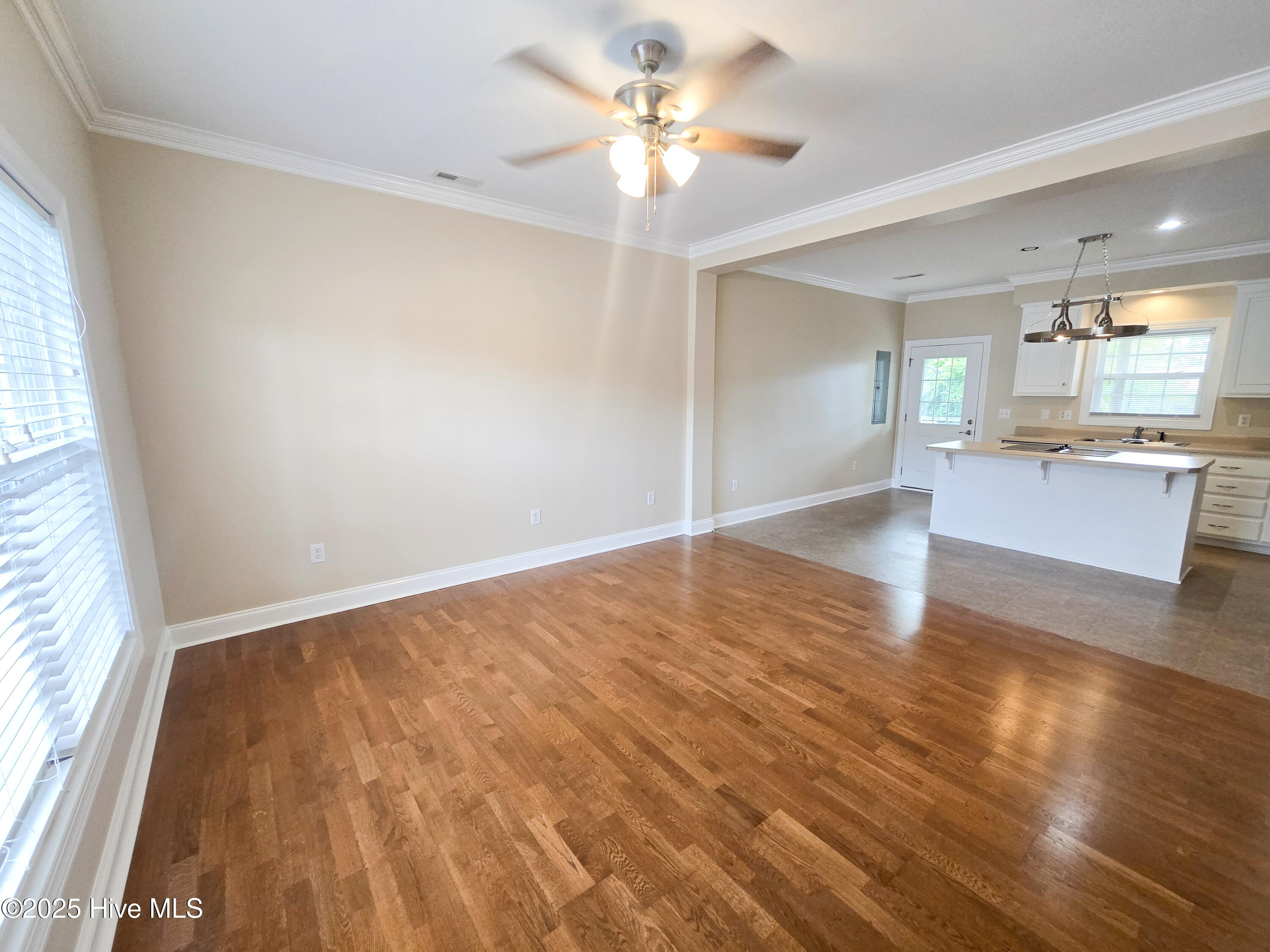 4 Schooner Drive, Swansboro, NC 28584 – photo 3: Living Room