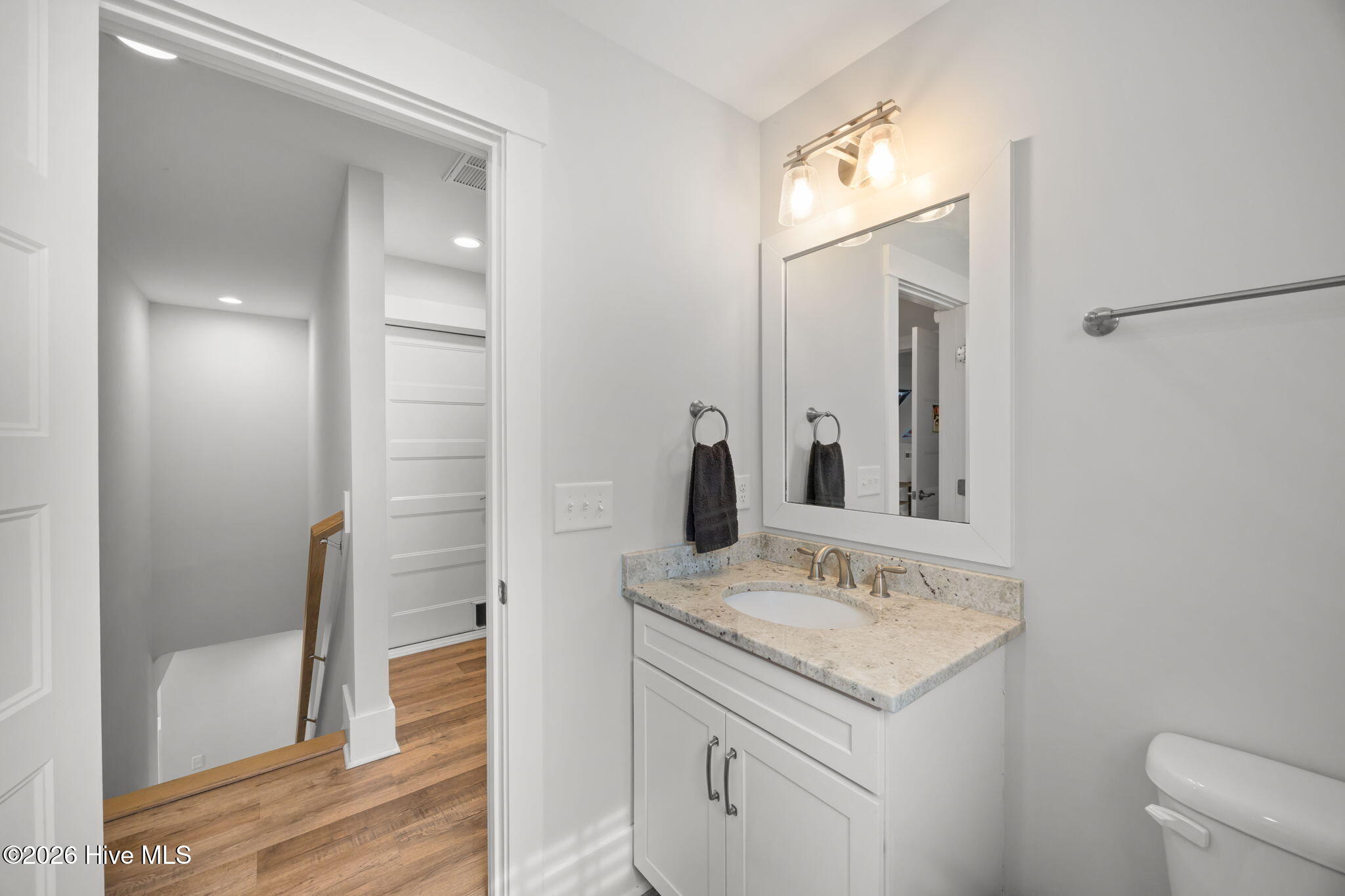 100556932 | Photo 30