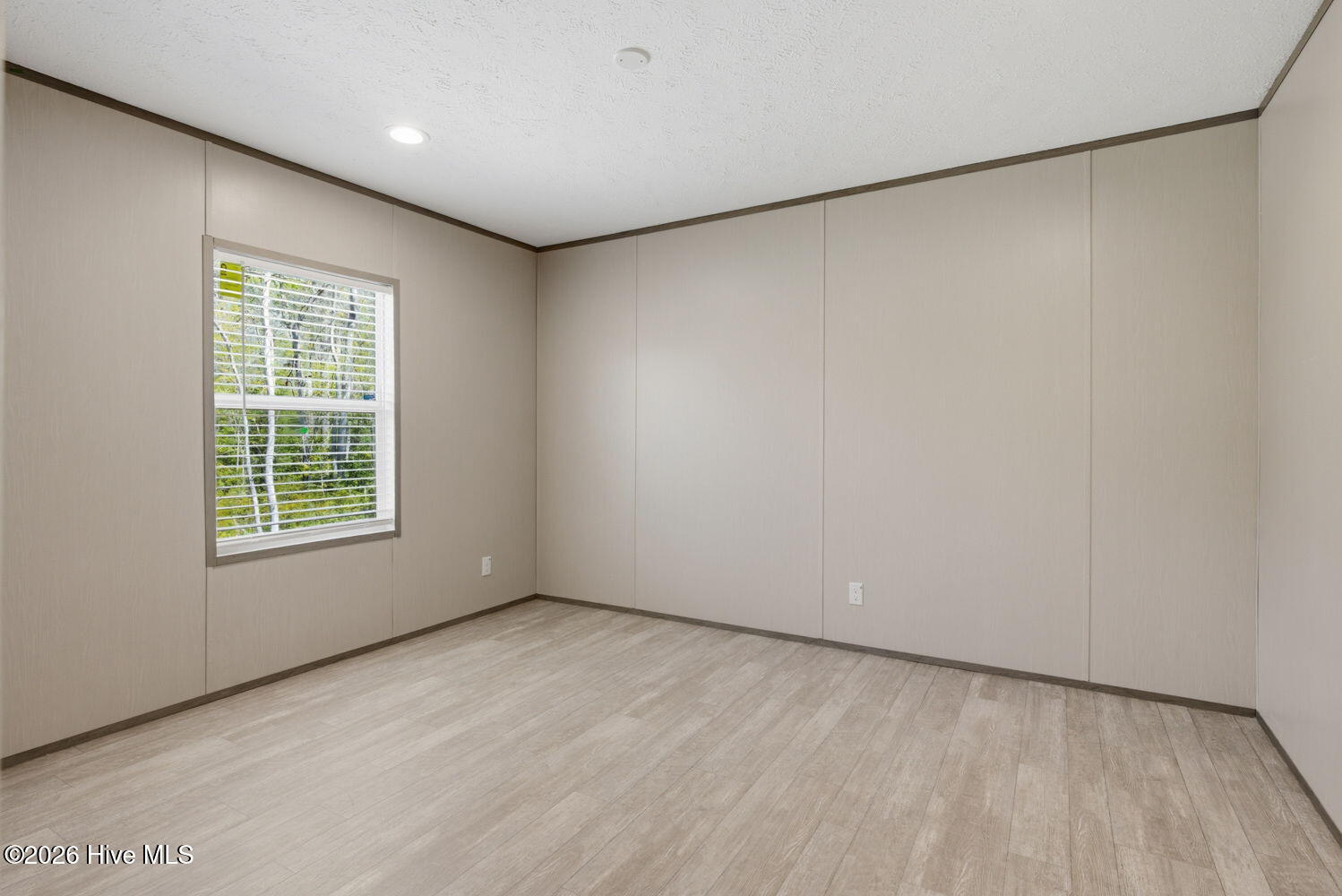 100563792 | Photo 25