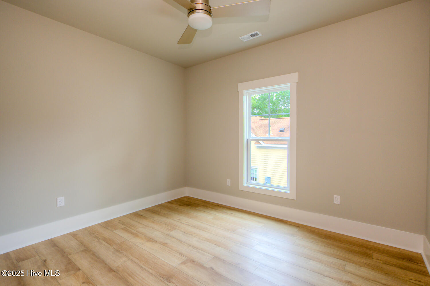 100502885 | Photo 29