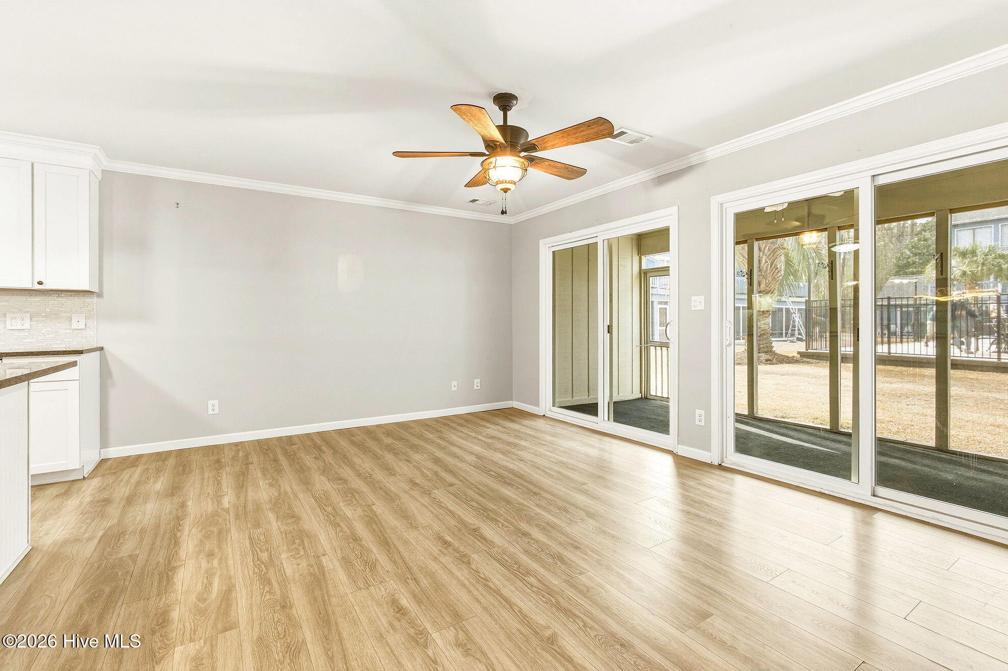 100557080 | Photo 15