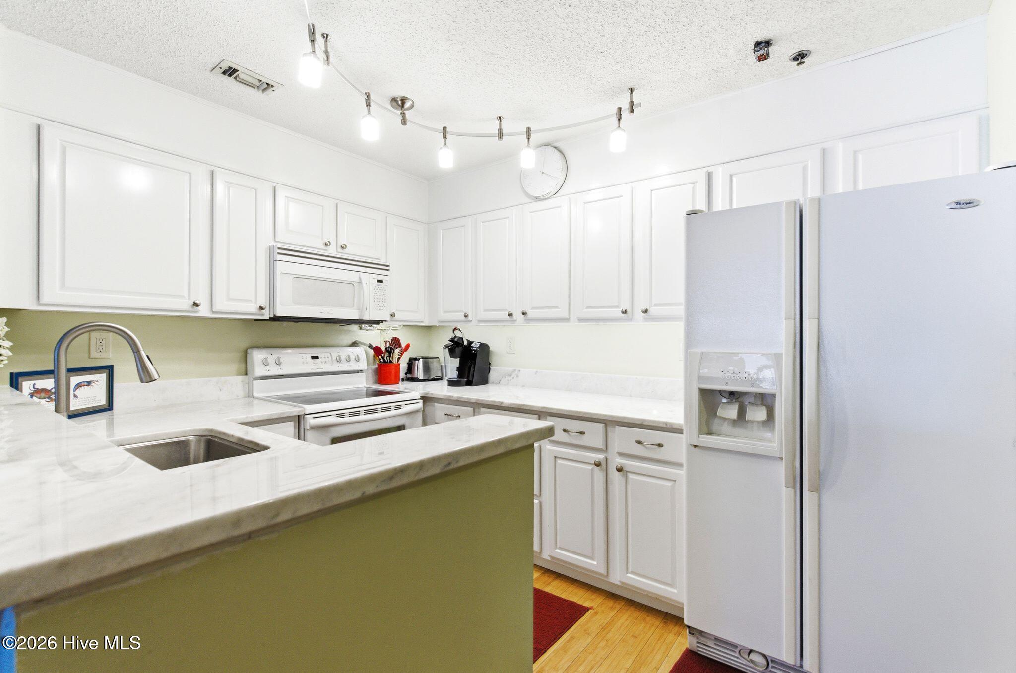 100564171 | Photo 12