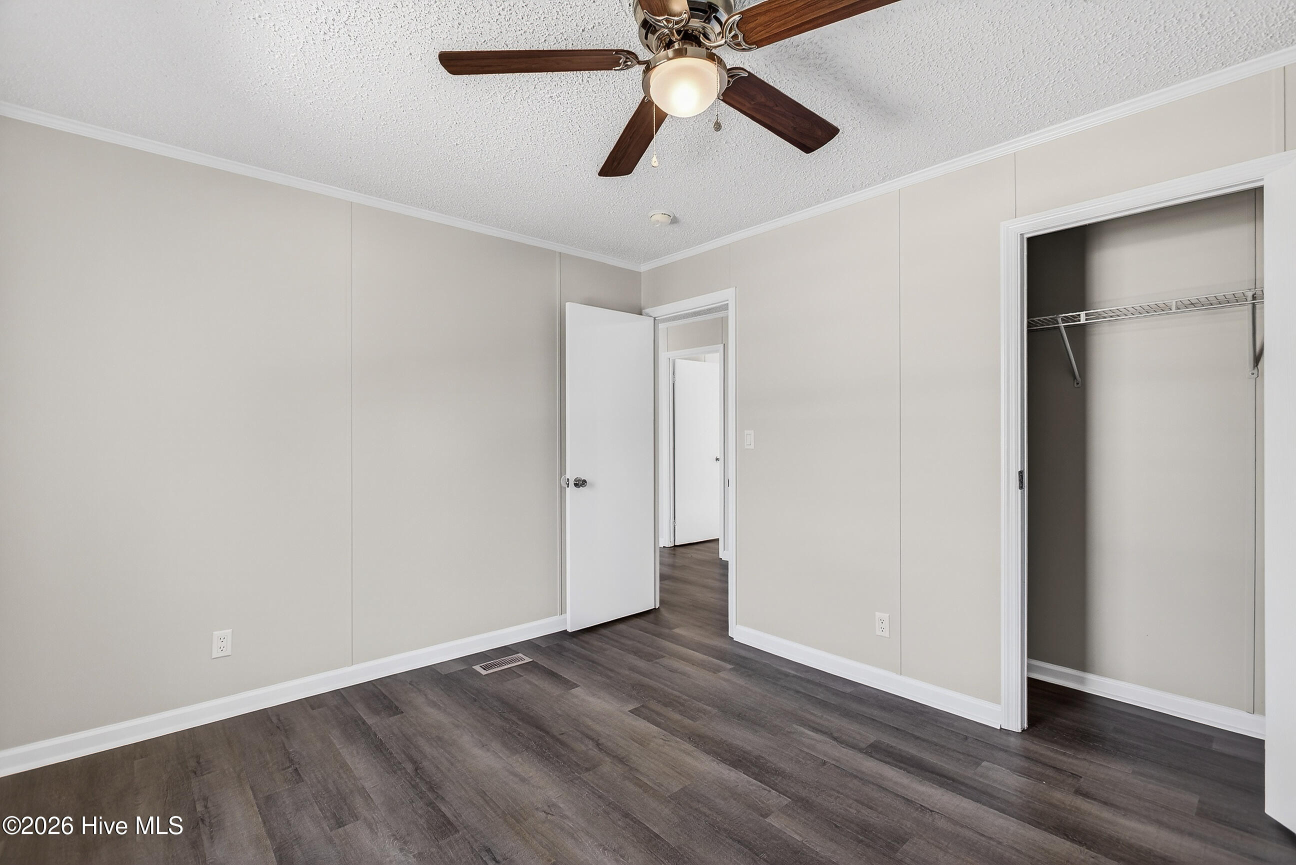 100560826 | Photo 27