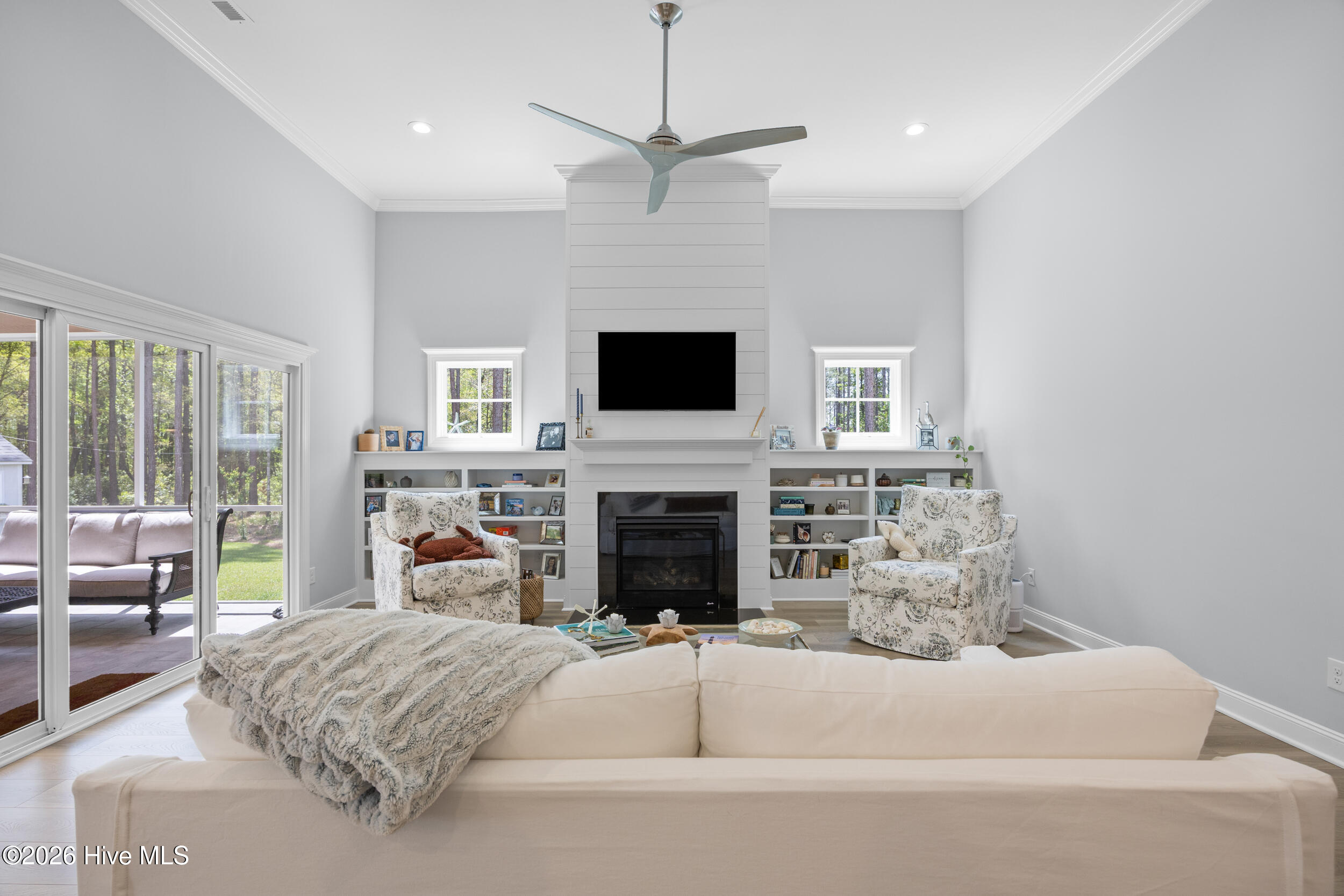 598 Saratoga Way, Rocky Point, NC 28457 – photo 7: 8_living room