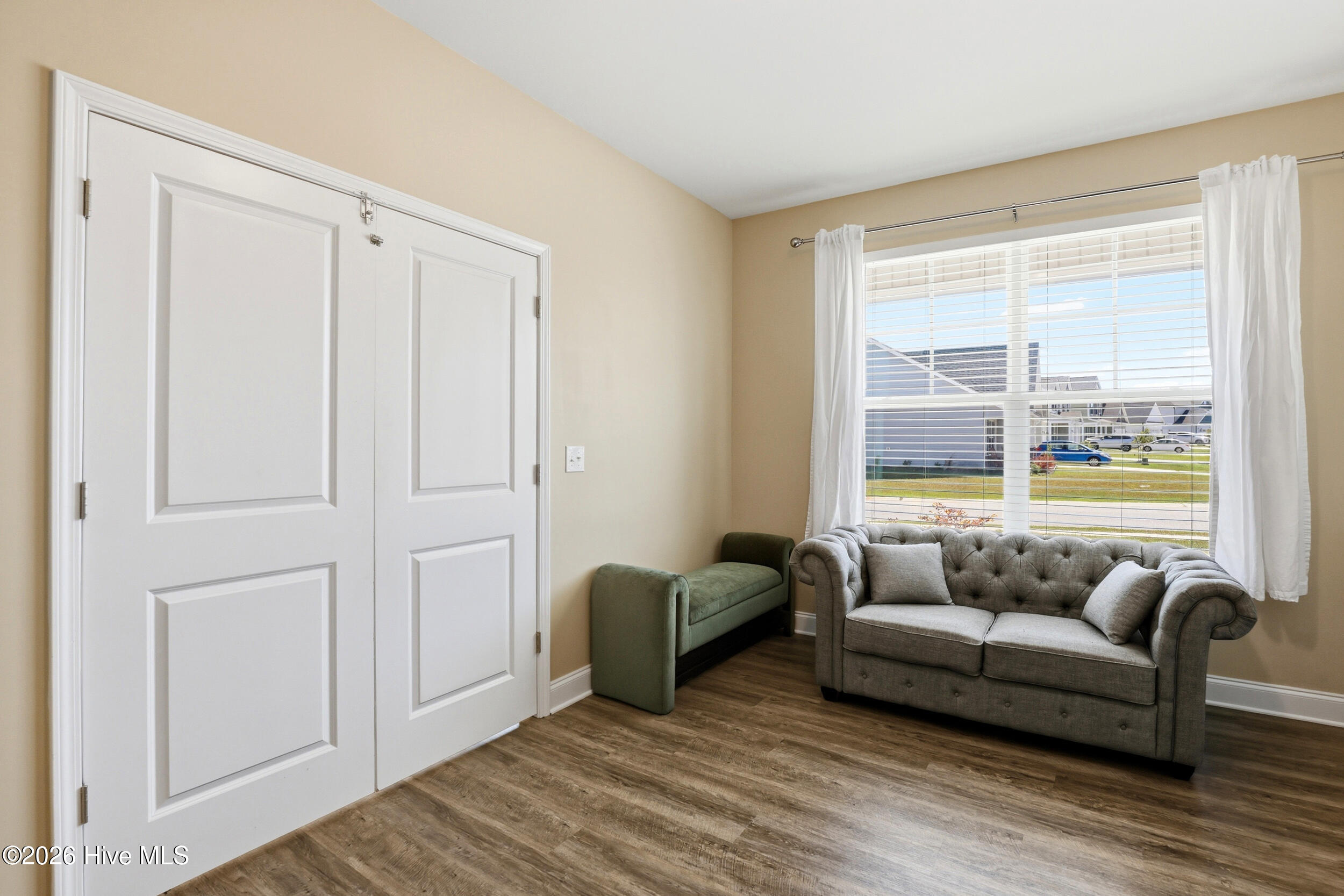 100566702 | Photo 38