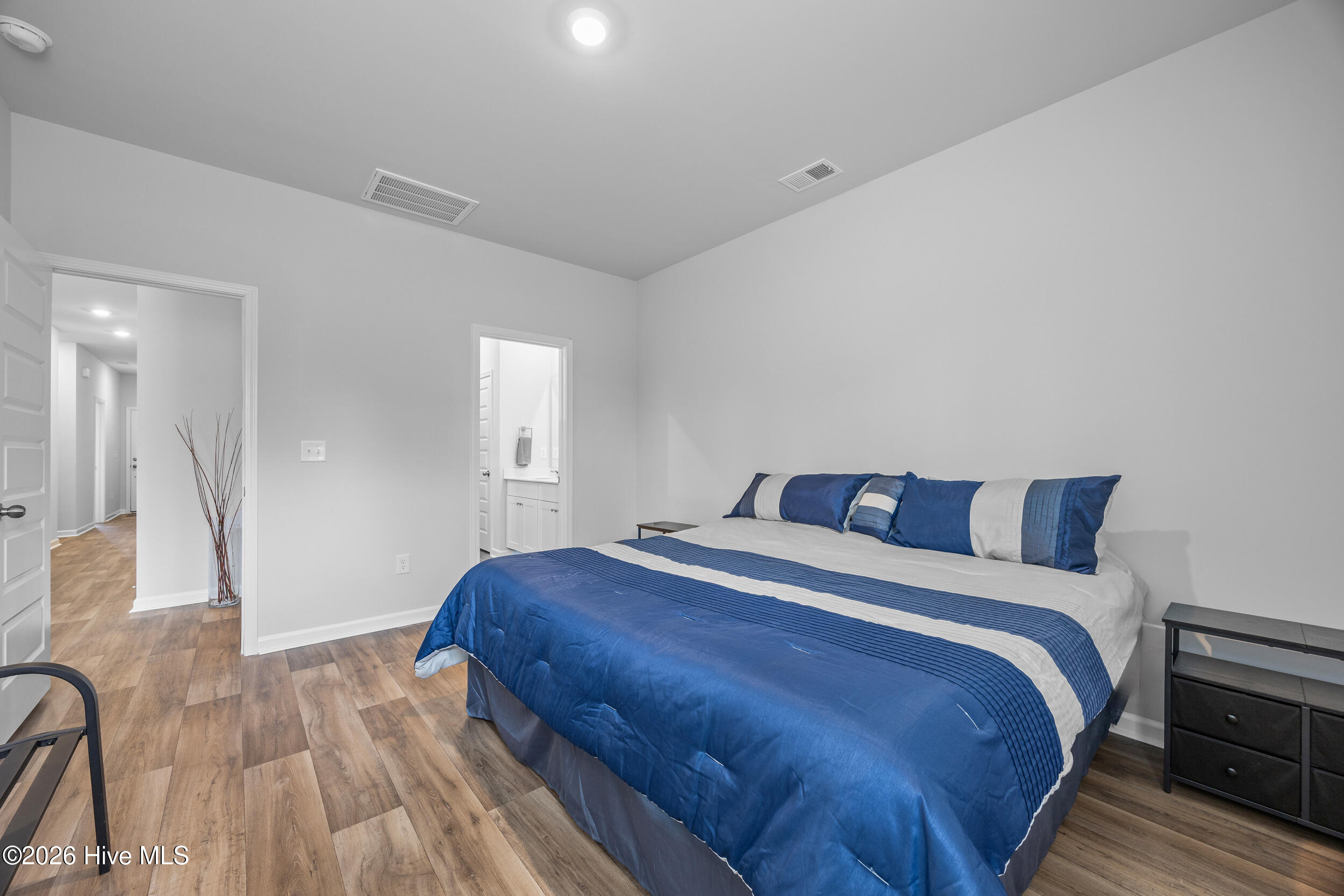 100554337 | Photo 26