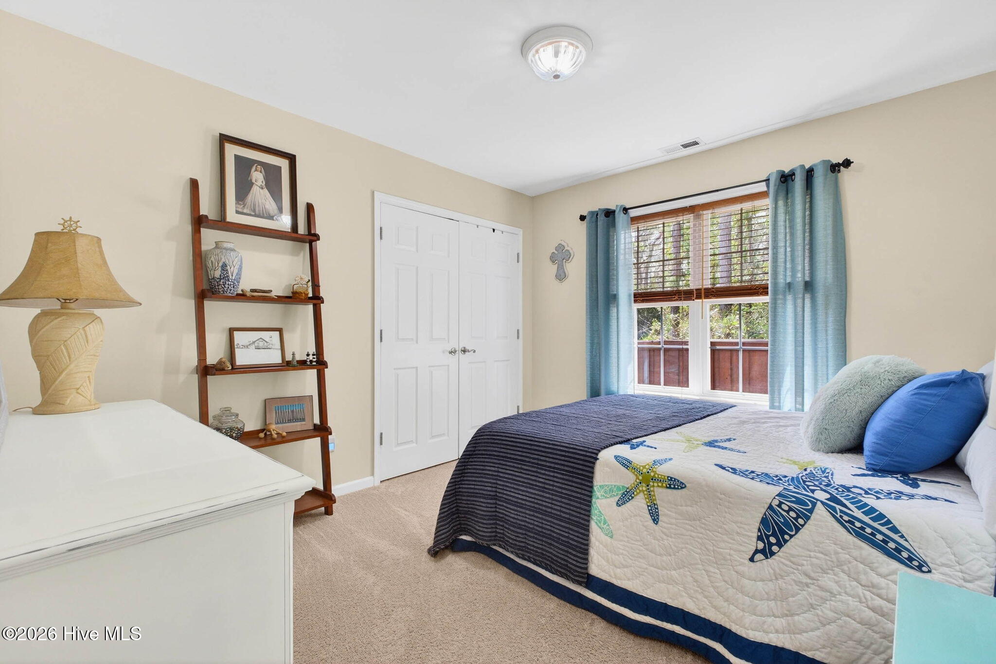 100562589 | Photo 47