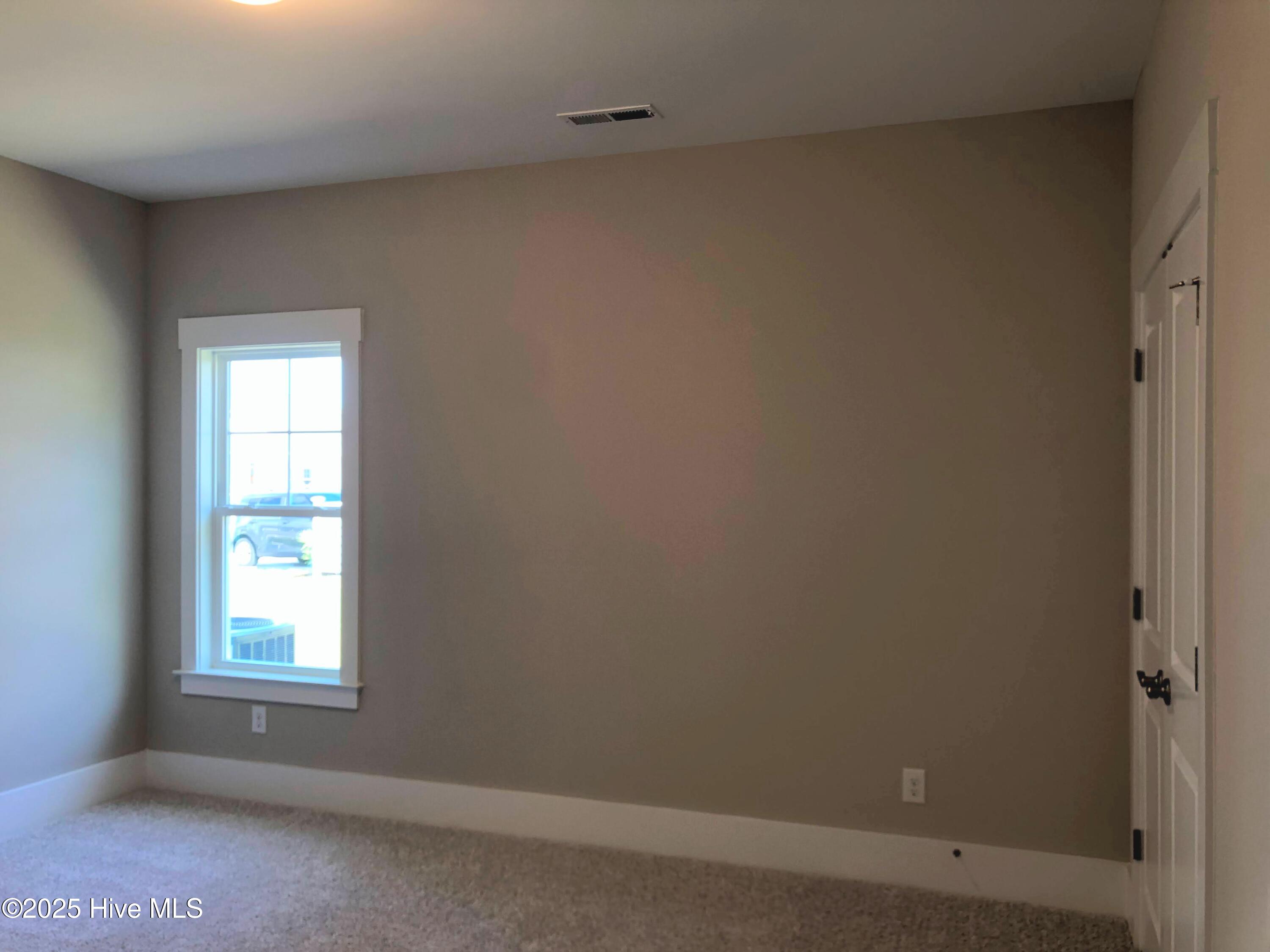 100530323 | Photo 24