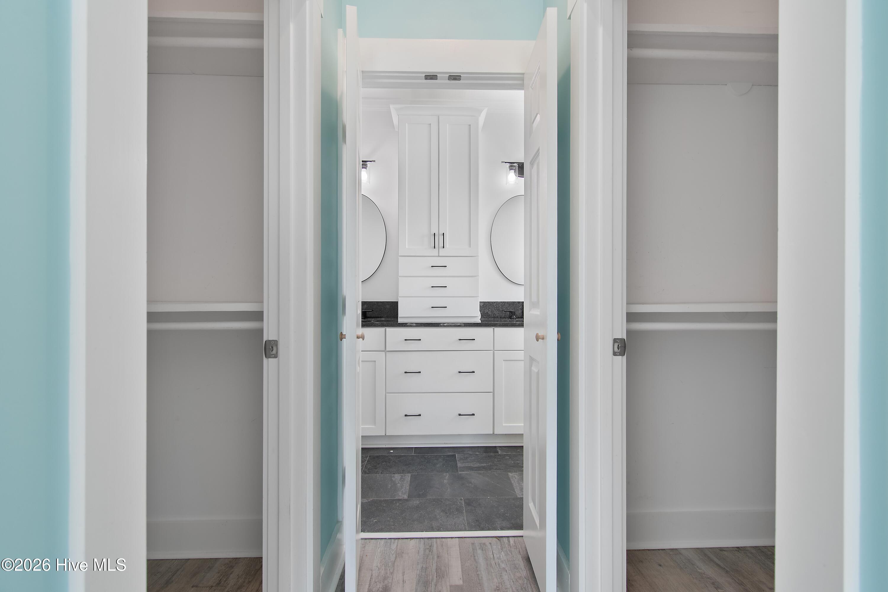 100567916 | Photo 37