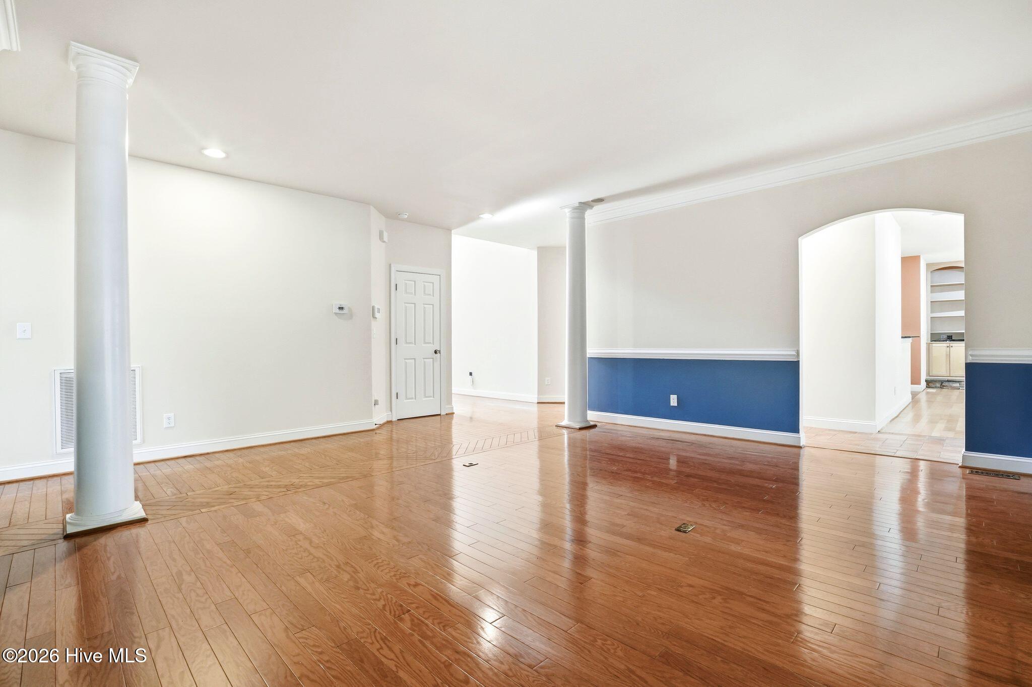 100563594 | Photo 17