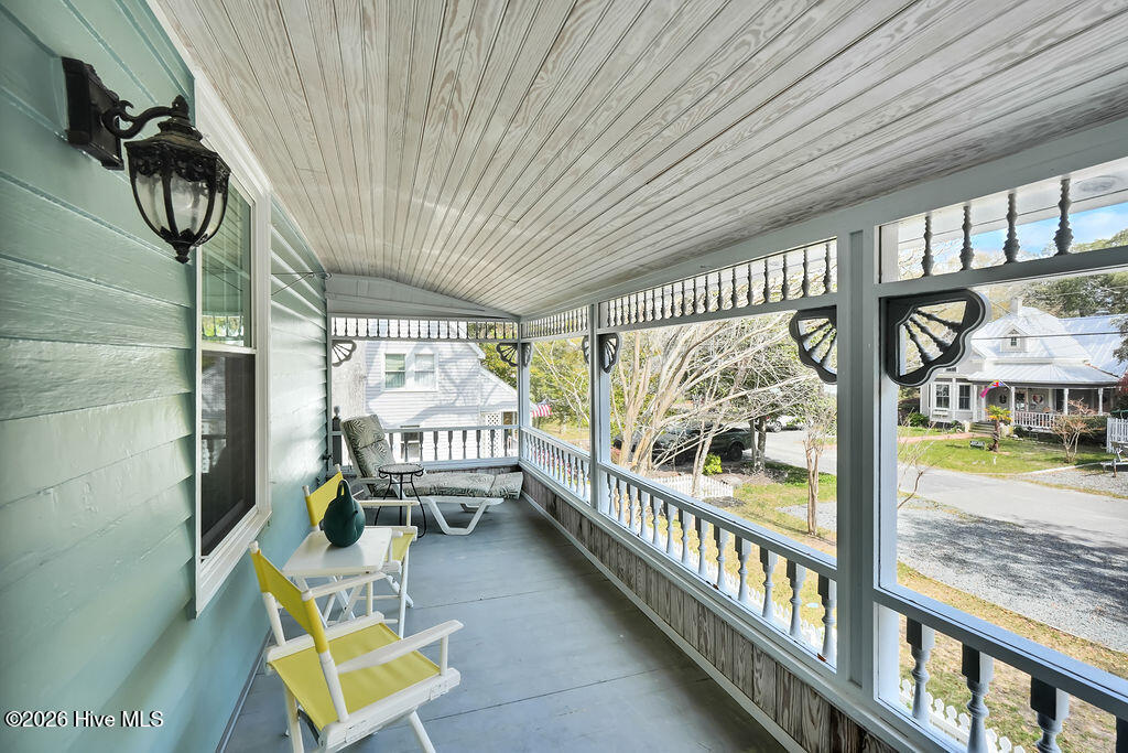 100563749 | Photo 36