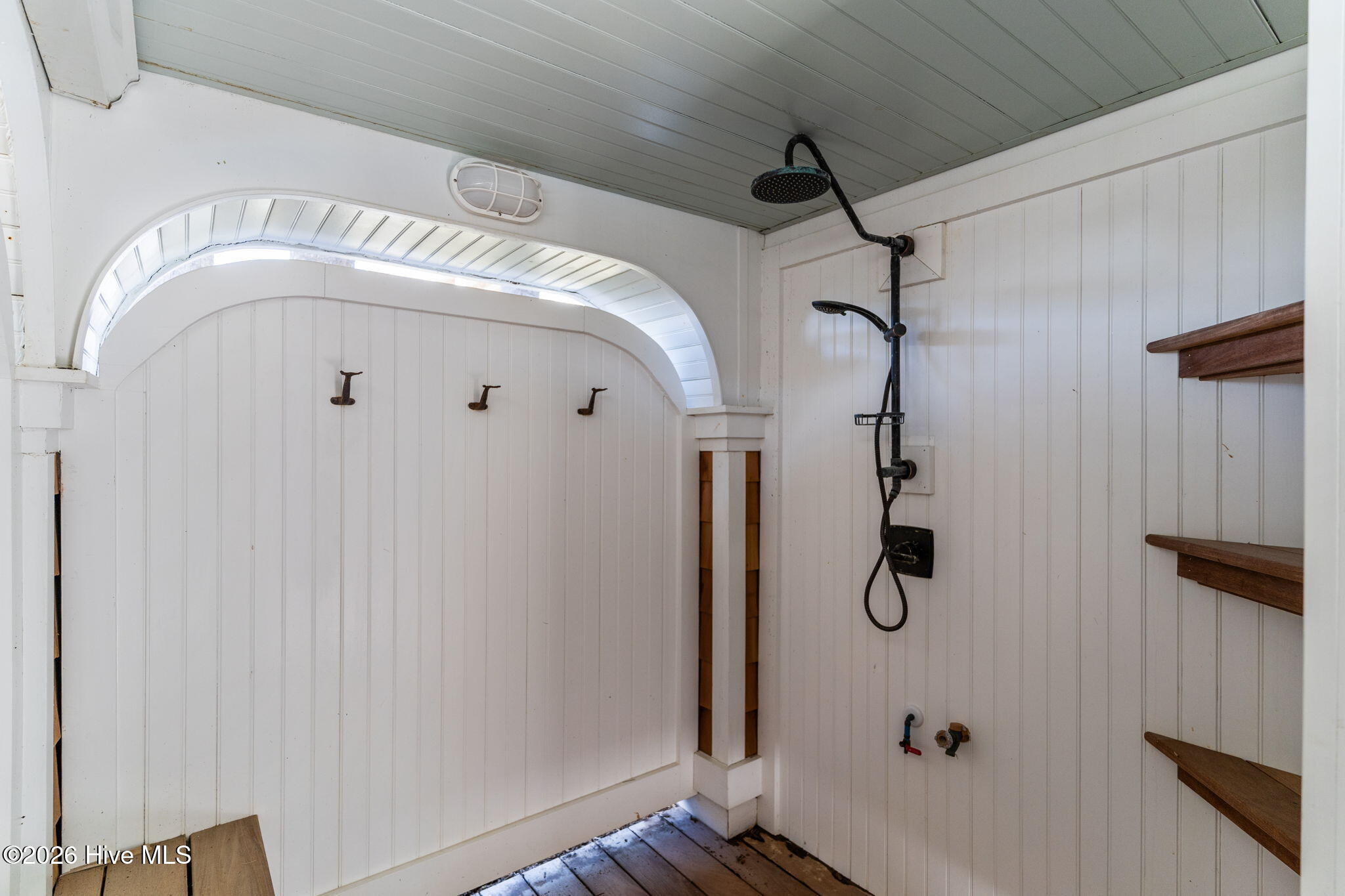 100552689 | Photo 95