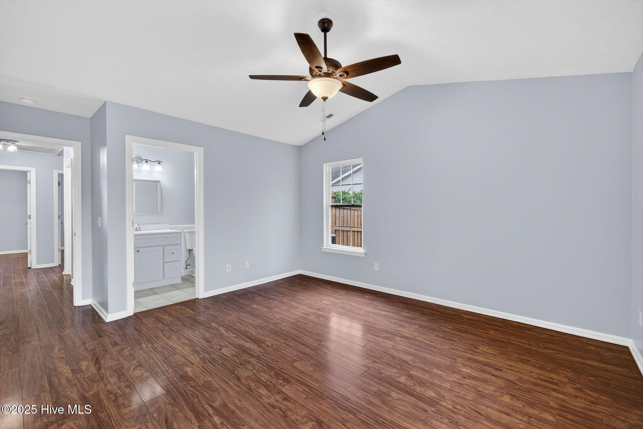 100543965 | Photo 37