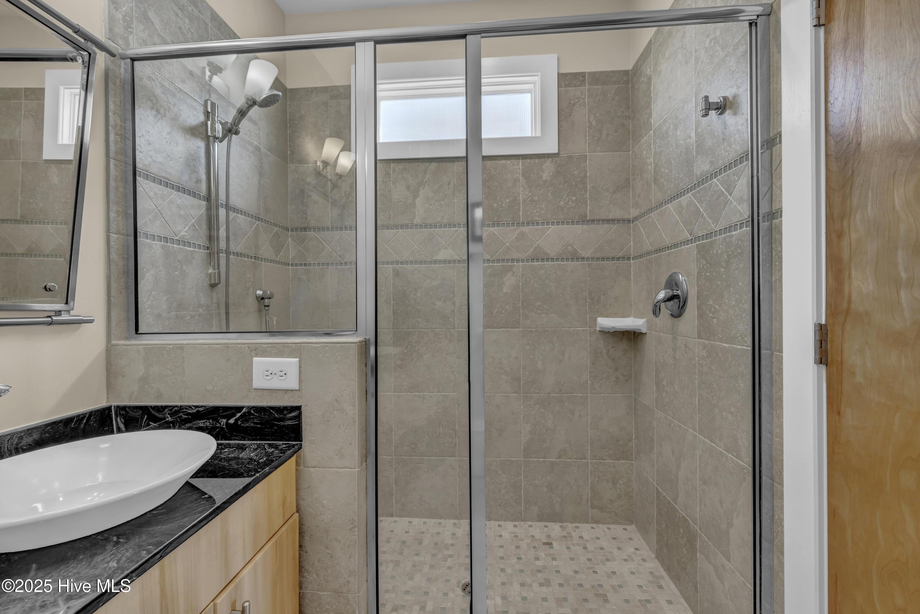 100515880 | Photo 18