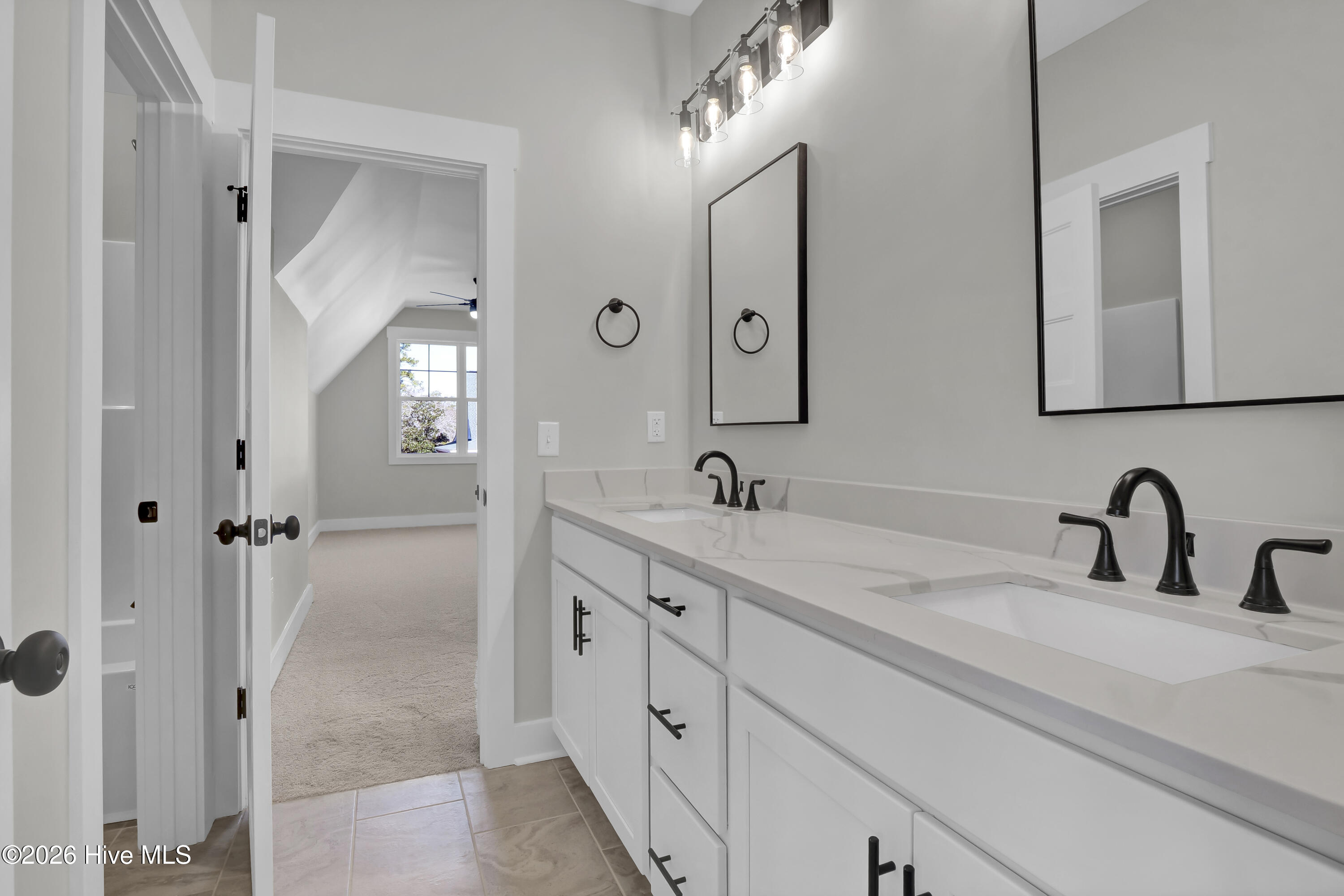 100553598 | Photo 28